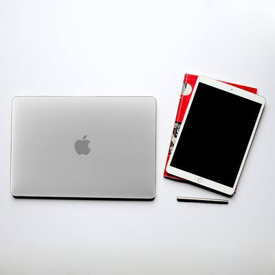 Custodia Rigida KEROM Per MacBook Air 13" (2018-2021) Con Copertura Tastiera – Marmo Oro Blu