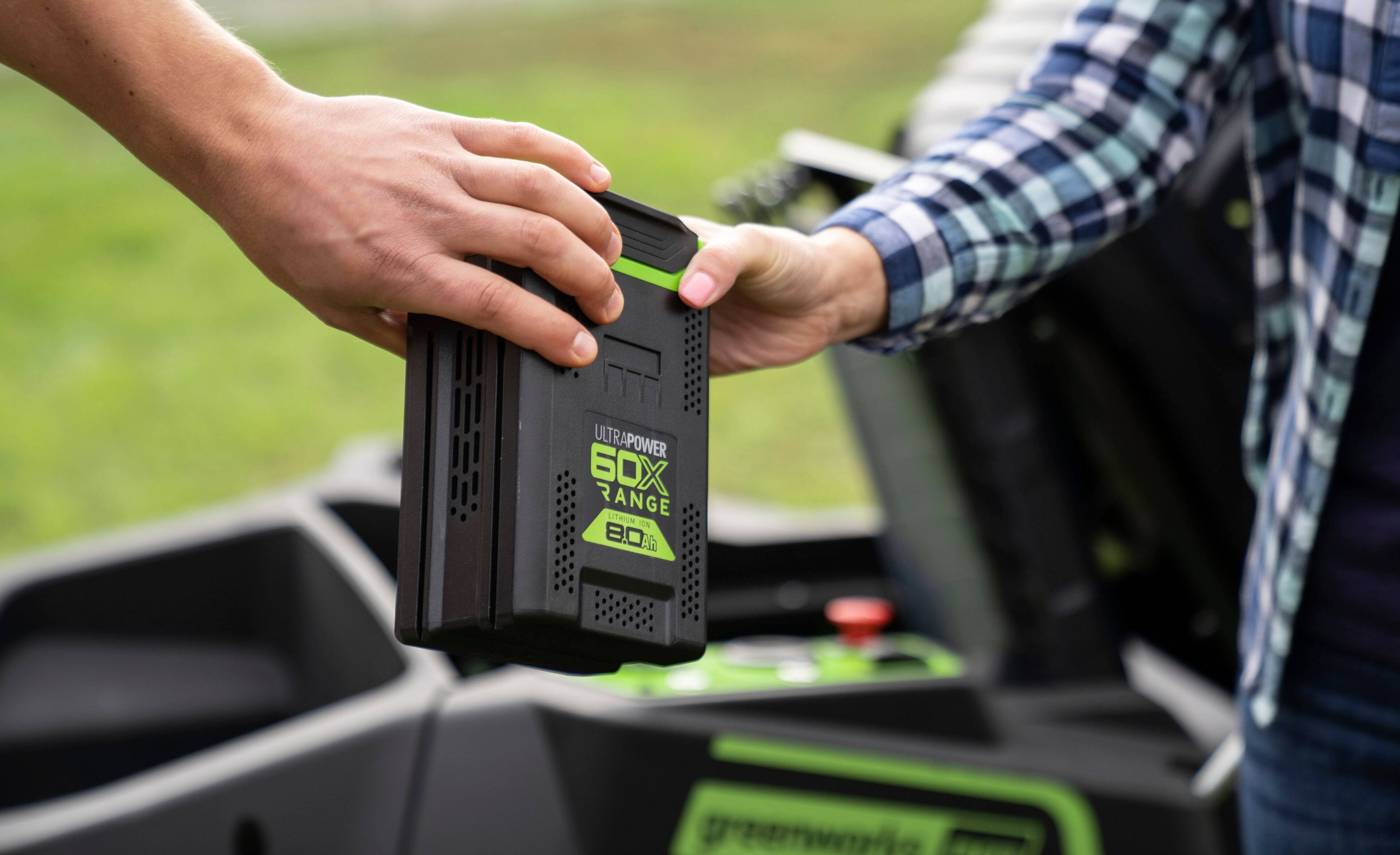 Alt View 19. Greenworks - PRO 18 in. 60-Volt Battery Cordless Chainsaw with 4.0 Ah Battery and 6.0 Amp Charger - Green.