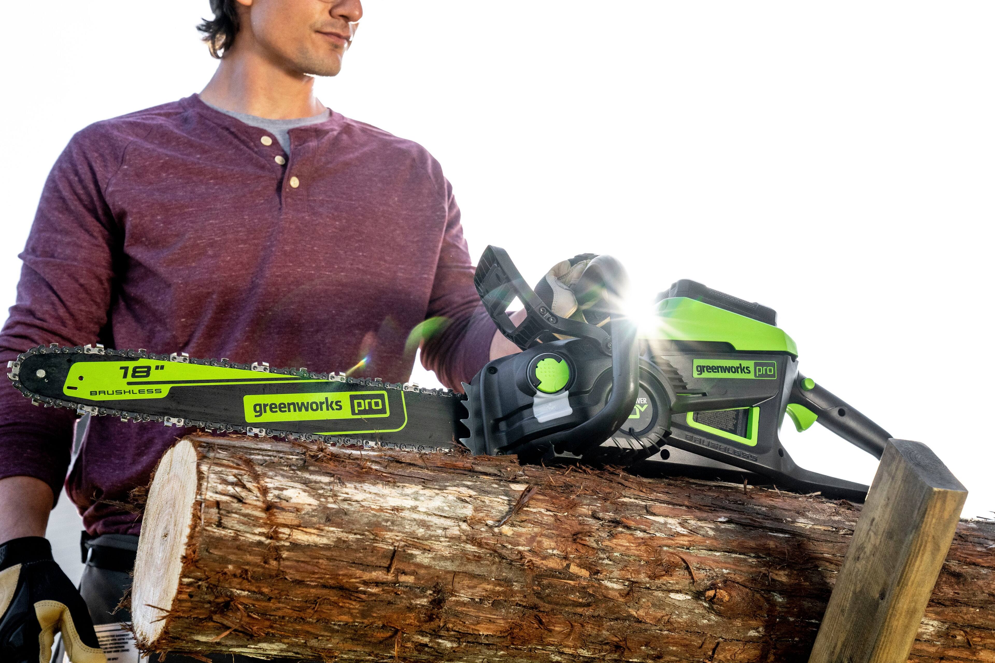 Alt View 23. Greenworks - PRO 18 in. 60-Volt Battery Cordless Chainsaw with 4.0 Ah Battery and 6.0 Amp Charger - Green.