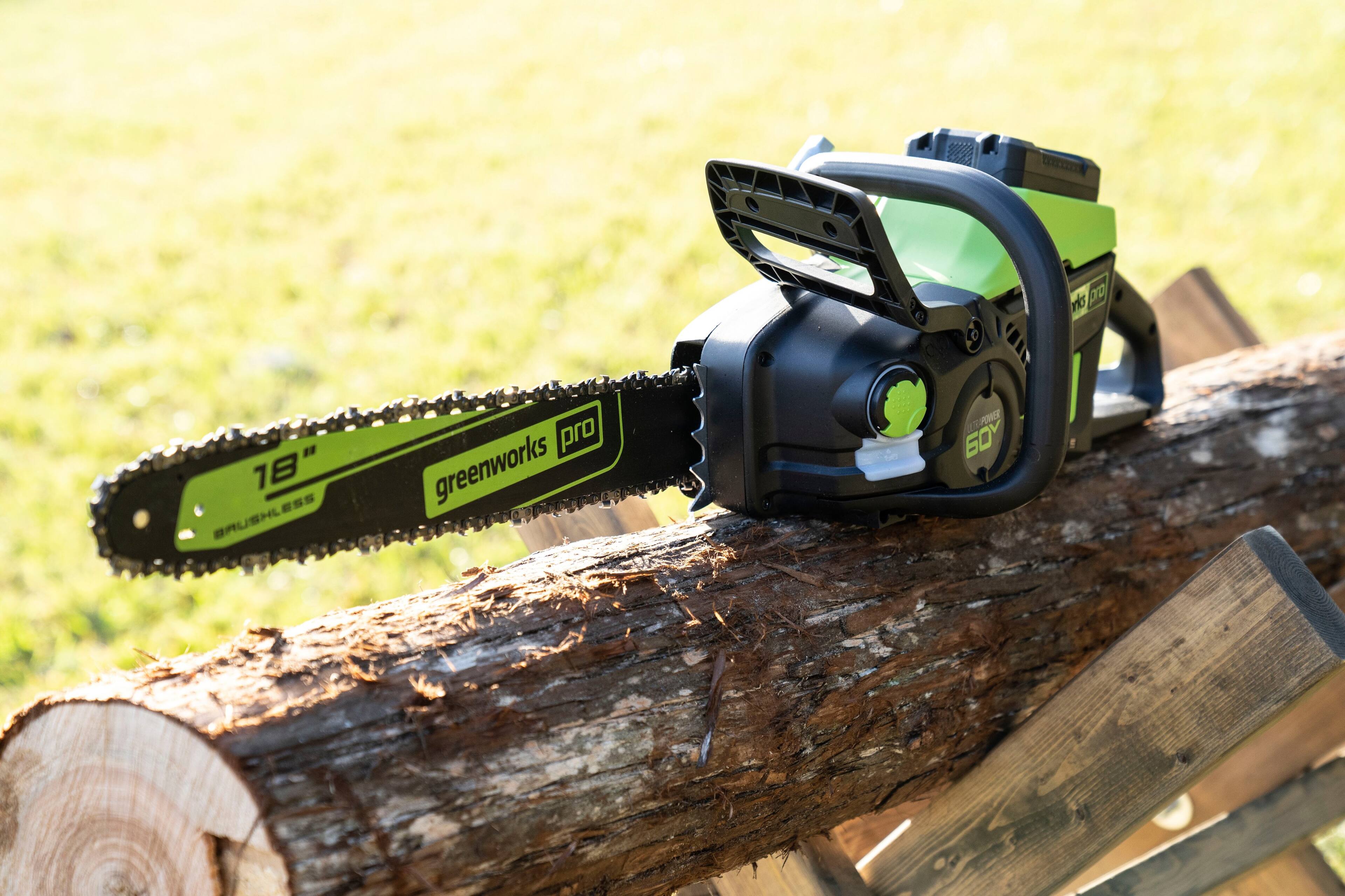 Alt View 24. Greenworks - PRO 18 in. 60-Volt Battery Cordless Chainsaw with 4.0 Ah Battery and 6.0 Amp Charger - Green.