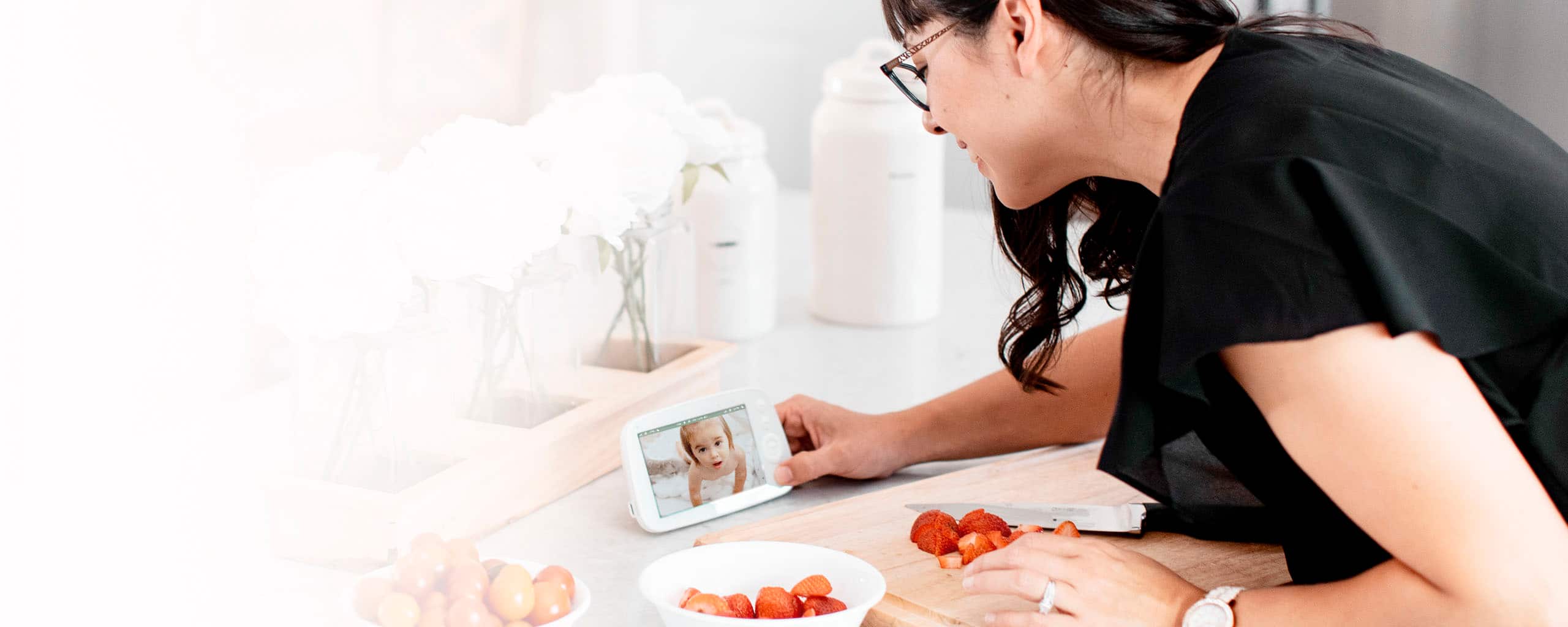 Alt View 19. VAVA - Baby Monitor 720P 5" HD Display - White.