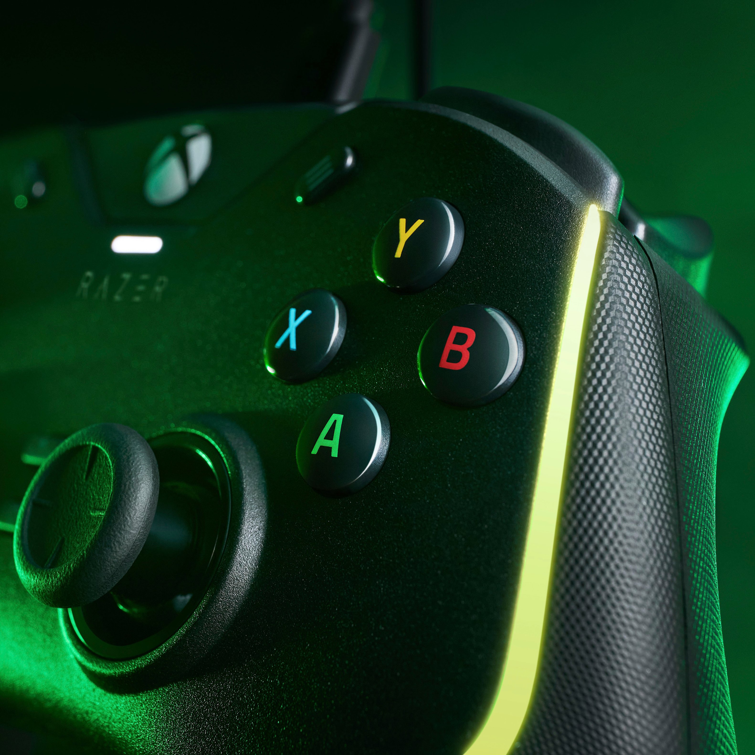Razer - Wolverine V2 Chroma Pro Gaming Controller for Xbox Series X|S with  RGB Chroma Backlighting - Black
