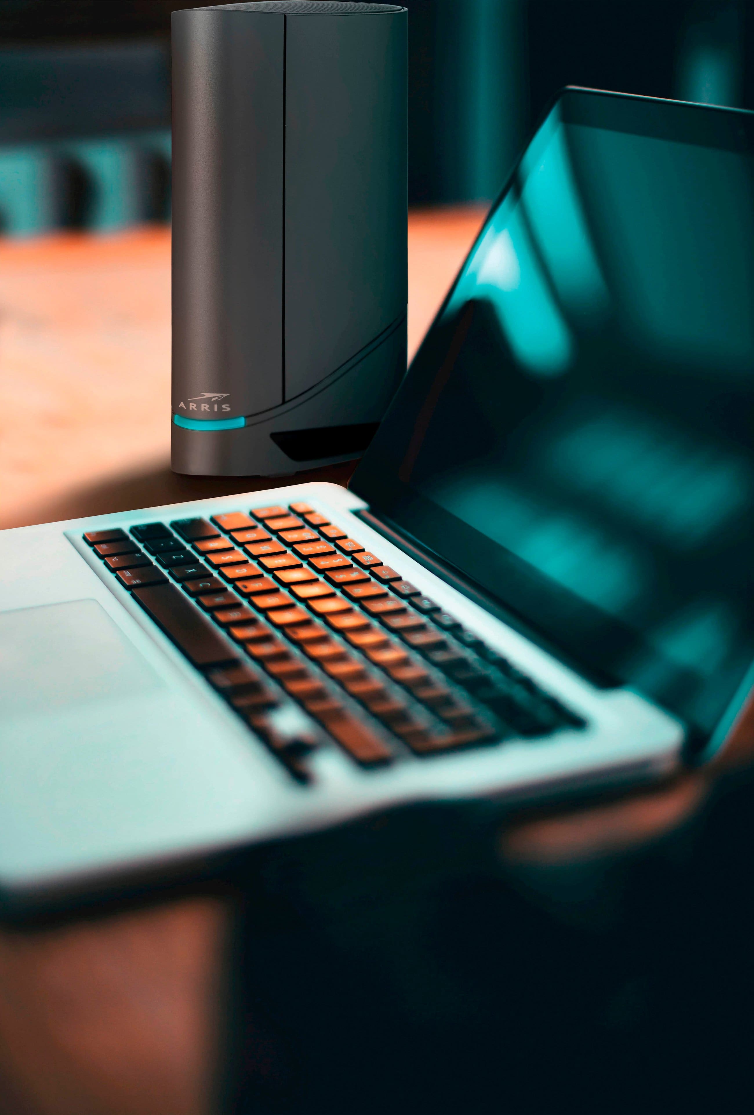 Alt View 14. ARRIS - SURFboard DOCSIS 3.1 Cable Modem & Wi-Fi 6 Router Combo - Black.