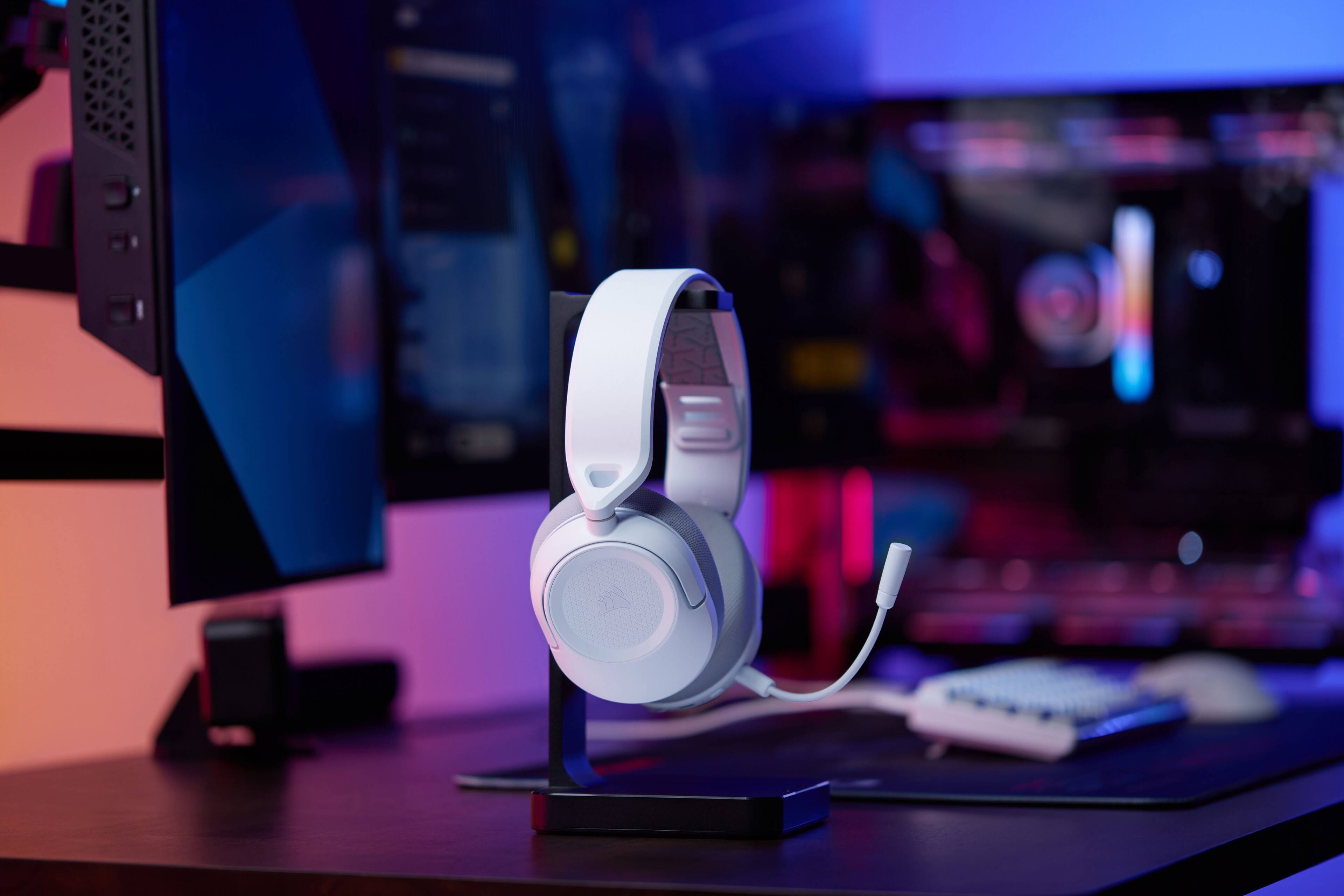 Alt View 10. CORSAIR - HS35 v3 Wireless Over-the-Ear Gaming Headset for PC,PS5,PS4, Nintendo Switch and Mobile - White.