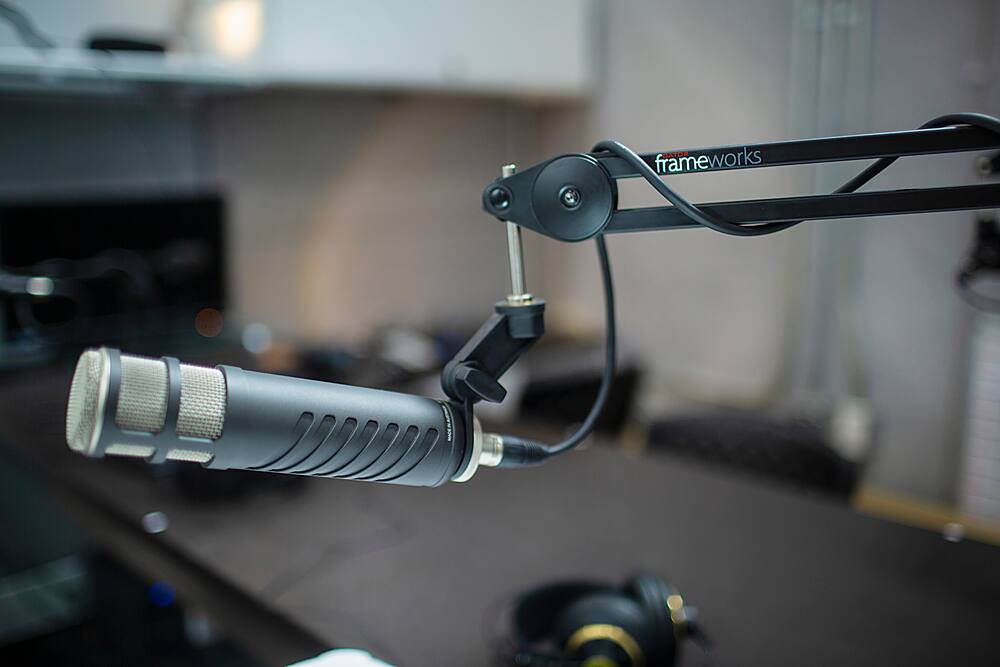 Alt View 13. Gator Frameworks - Desktop Boom Stand - Black.