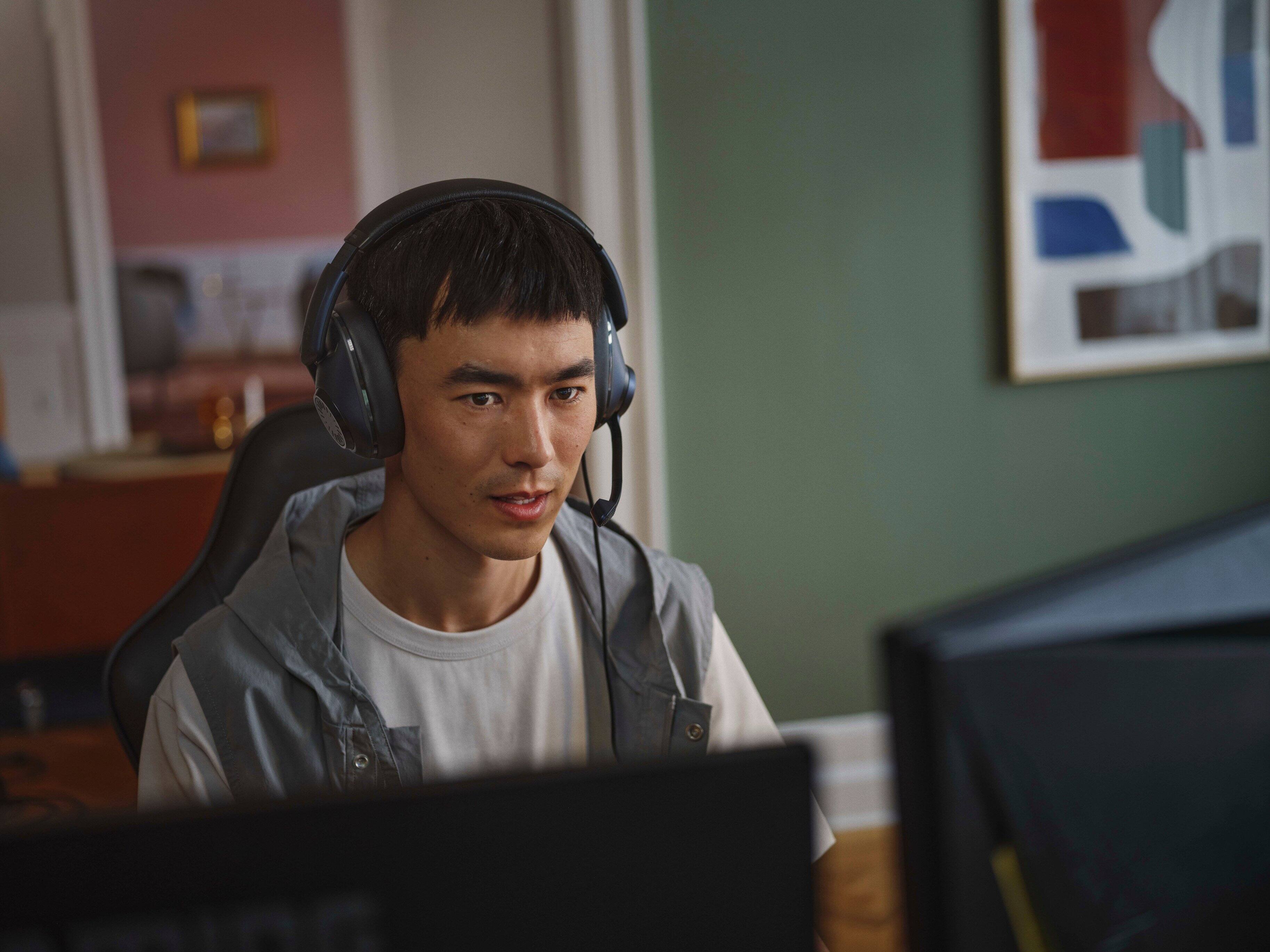 Alt View 12. EPOS - H6PRO Closed Acoustic Wired Gaming Headset for PC, PS5, PS4, Xbox Series X, Xbox One, Nintendo Switch, Mac - Sebring Black.