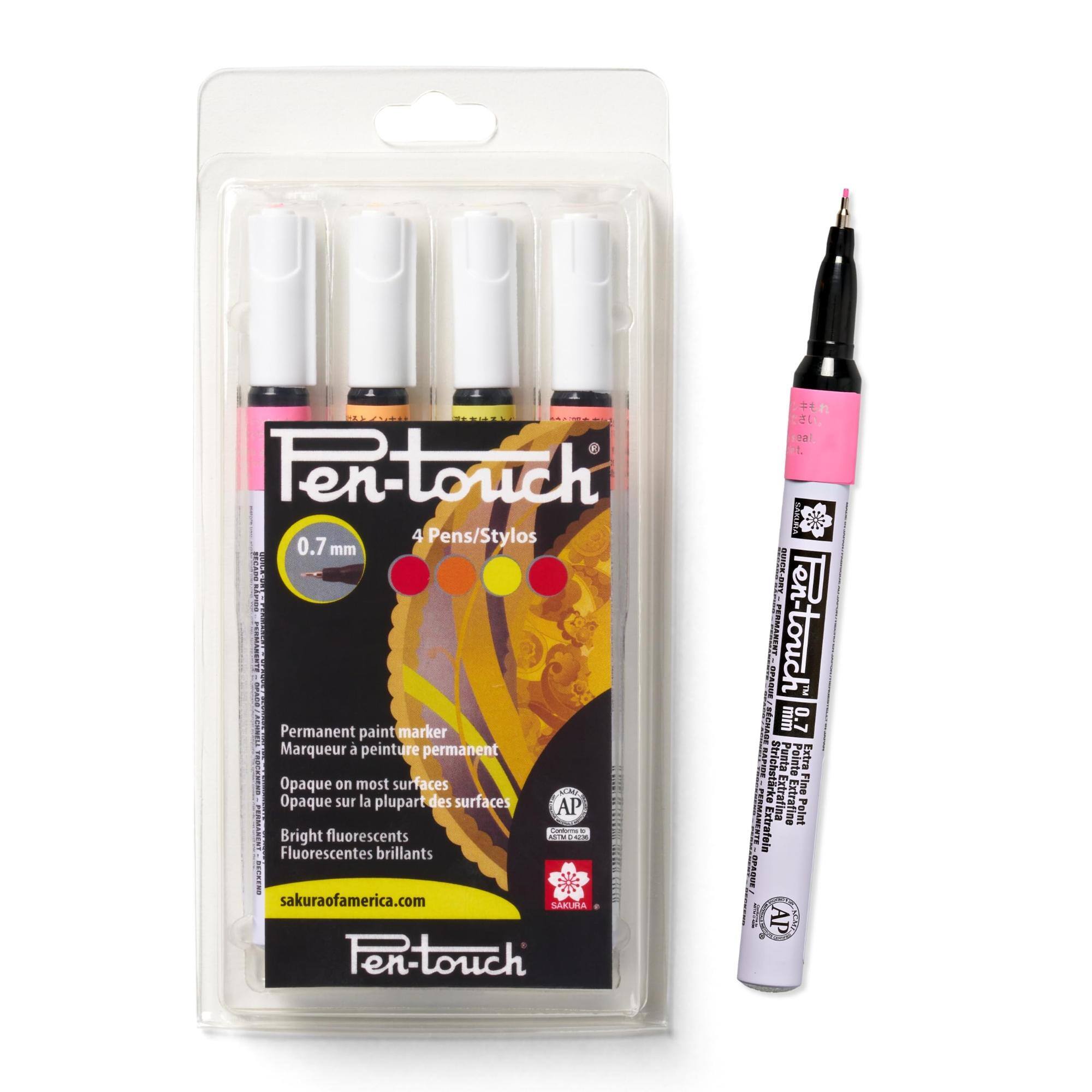 Pentouch 4 Pens/Stylos 0.7 mm Permanent paint marker Marqueur à peinture permanent Opaque on most surfaces AM Opaque sur la plupart des surfaces AP Contains = Bright fluorescents ASTW 04206 Fluorescents brillants sakuraofamerica.com SAKURA Pen-touch

OPAQUE

0.7 mm Pen-touch 0.7 PE Strichst Punta Pointe Extra strke Extraf Extrafine Fine trafein na Point AP