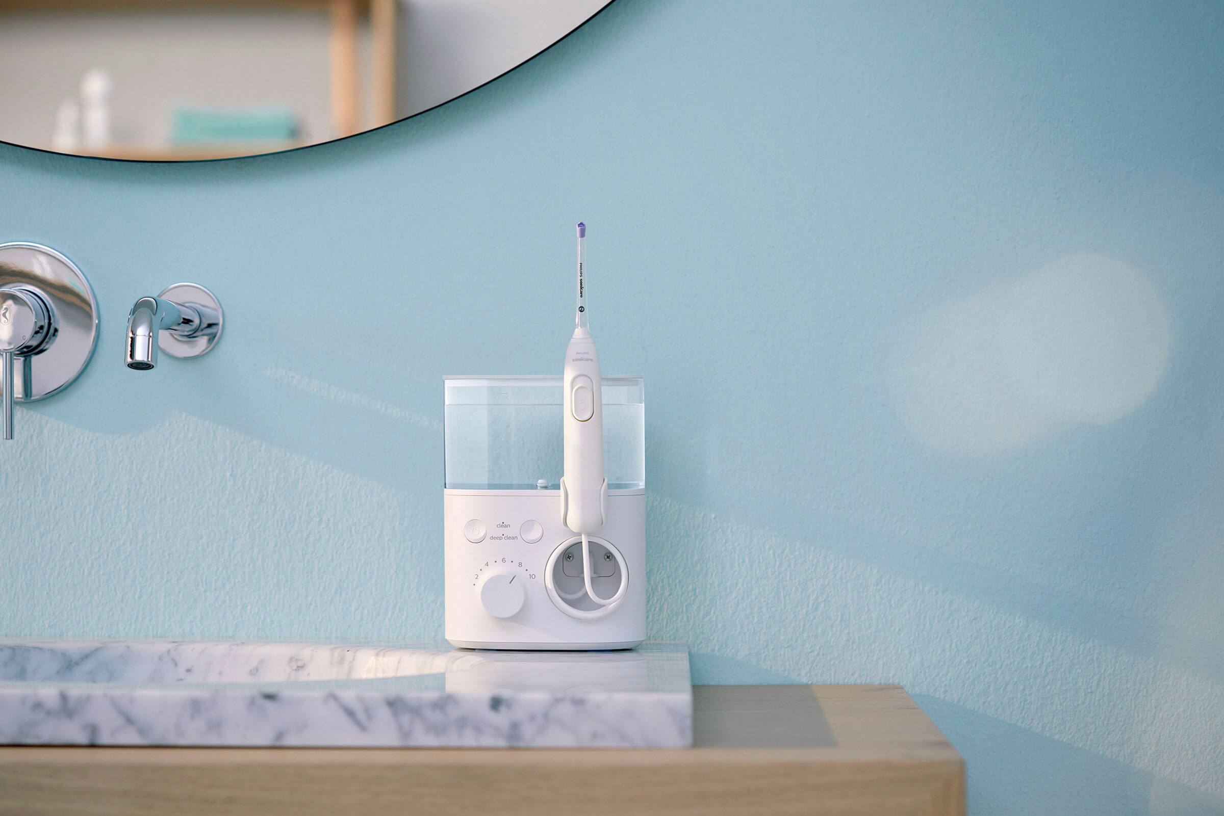 Alt View 28. Philips Sonicare - Power Flosser 3000 - White.