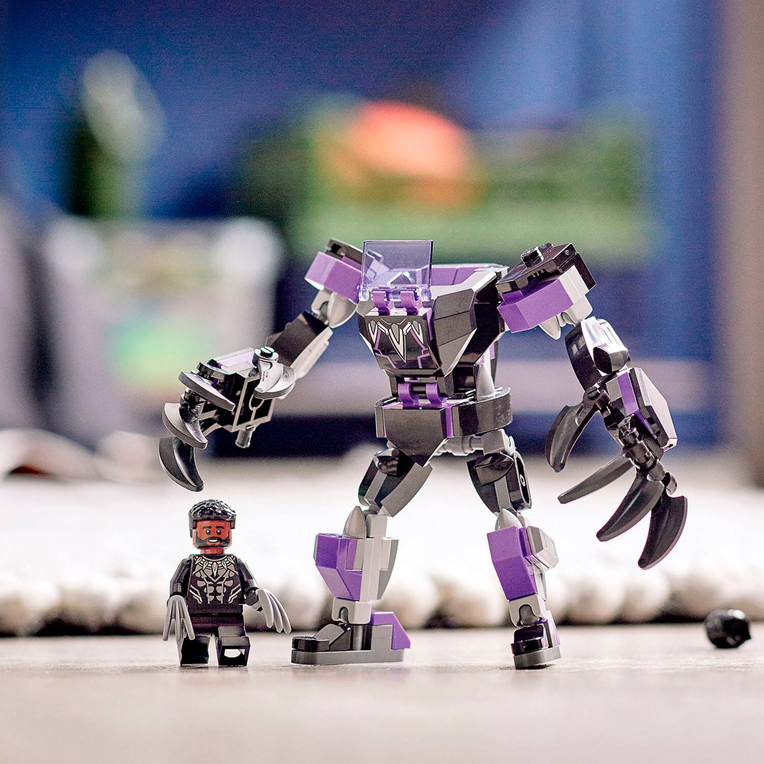 Zoom in on Left Zoom. LEGO - Super Heroes Black Panther Mech Armor 76204.