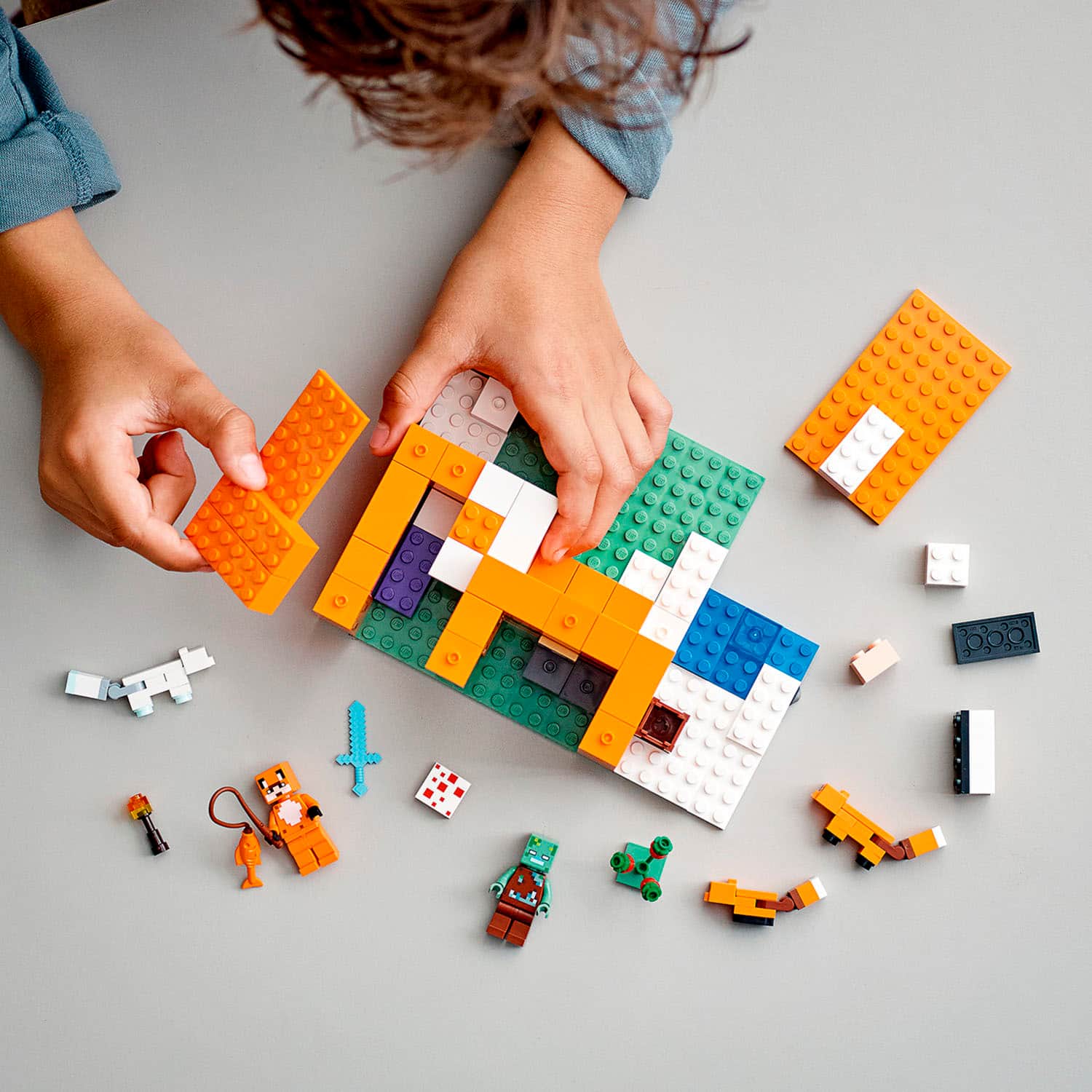 Alt View 11. LEGO - Minecraft The Fox Lodge 21178.