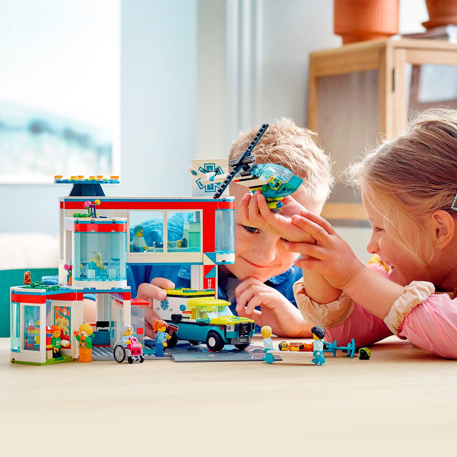 Alt View 11. LEGO - City Hospital 60330.