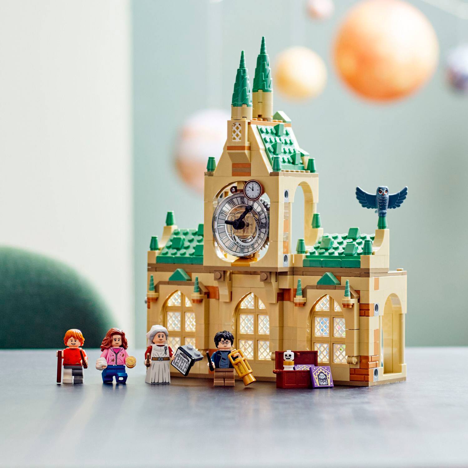 LEGO 76398 Harry Potter L’Infirmerie De Poudlard, Jouet Château et Tour de  l'Horloge, Figurine Harry, Hermione, Ron, Enfants 8 Ans