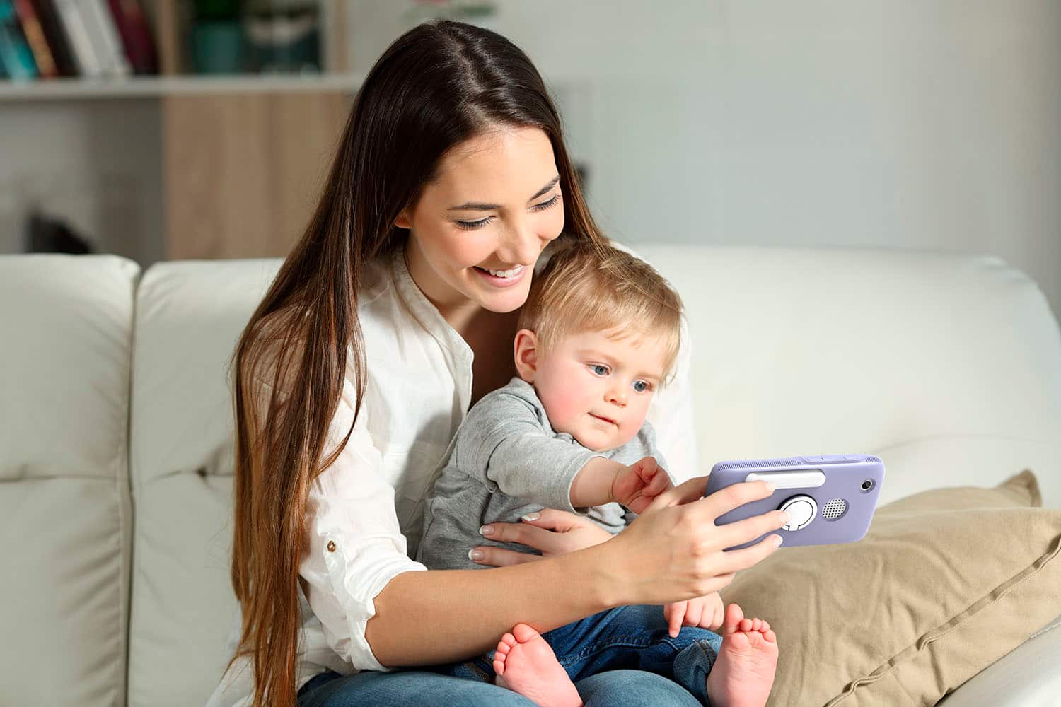 Alt View 18. Hubble Connected - Nursery Pal Deluxe 5" Smart HD Wi-Fi Video Baby Monitor - White.