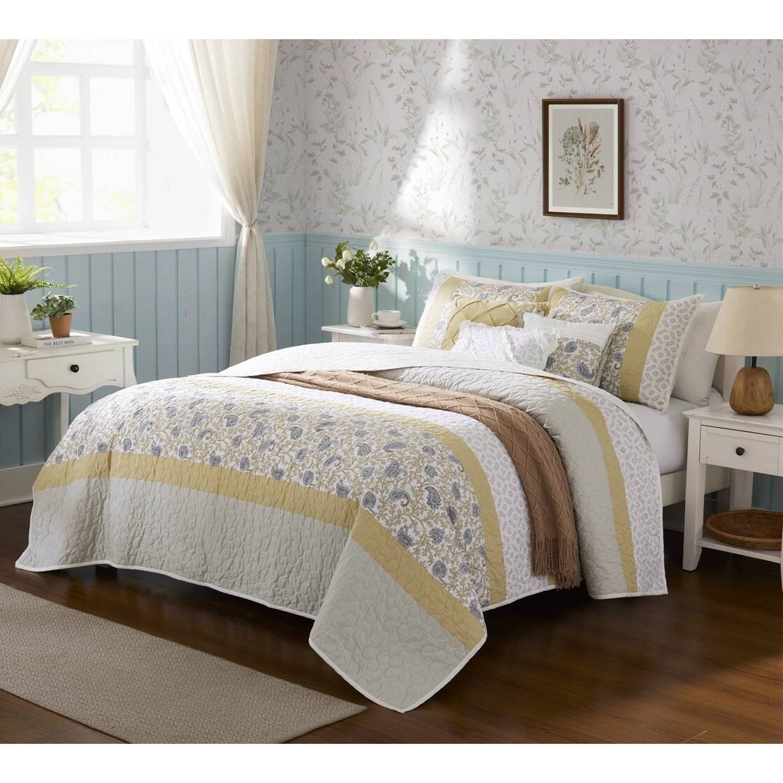 Alt View 1. Gracie Mills - Gracie Mills Singleton Reversible Paisley Lace 6-Piece Cotton Percale Quilt Set - Yellow.