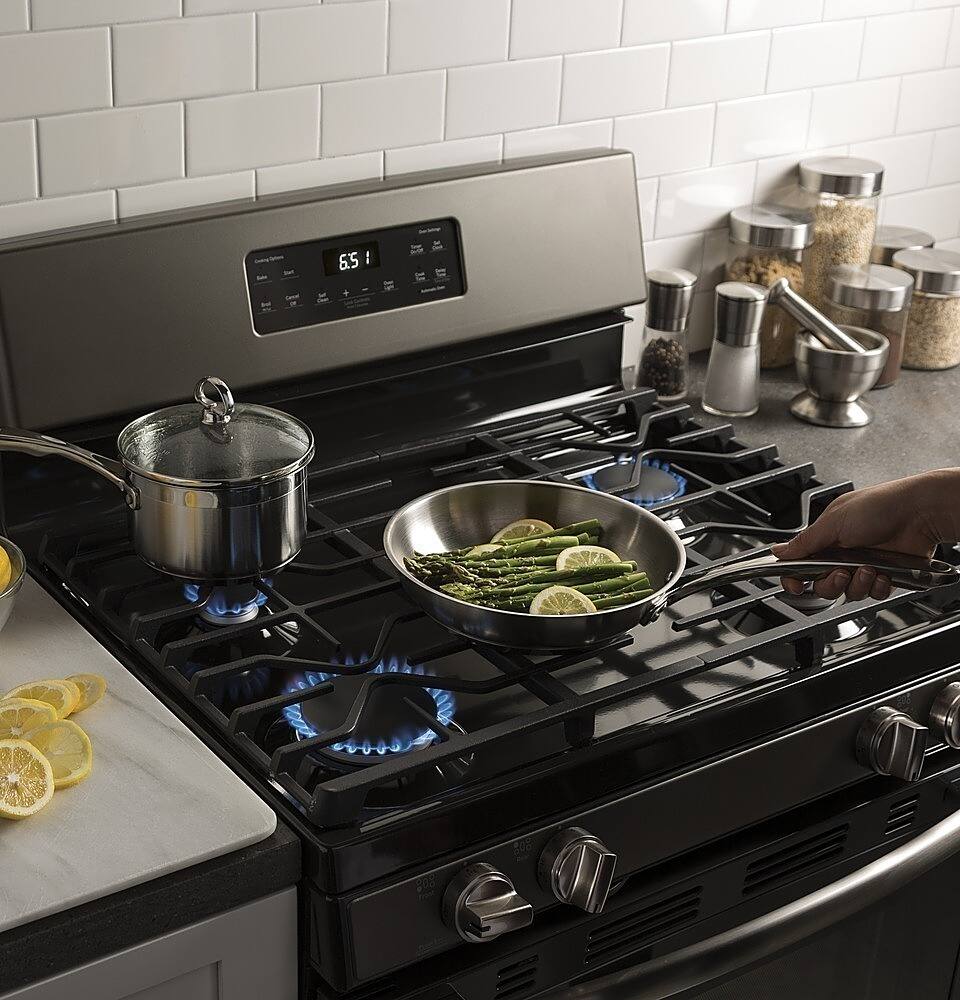 Best Buy: GE 5.0 Cu. Ft. Self-Cleaning Freestanding Gas Range Stainless ...