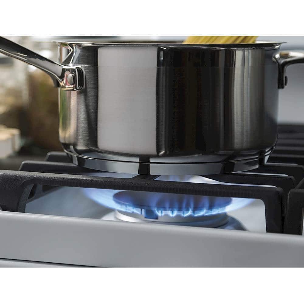 Alt View 12. GE - 5.0 Cu. Ft. Freestanding Gas Range - White.