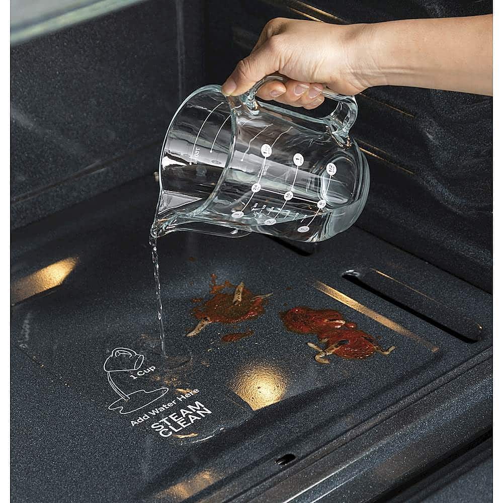 Alt View 16. GE - 5.0 Cu. Ft. Freestanding Gas Range - White.