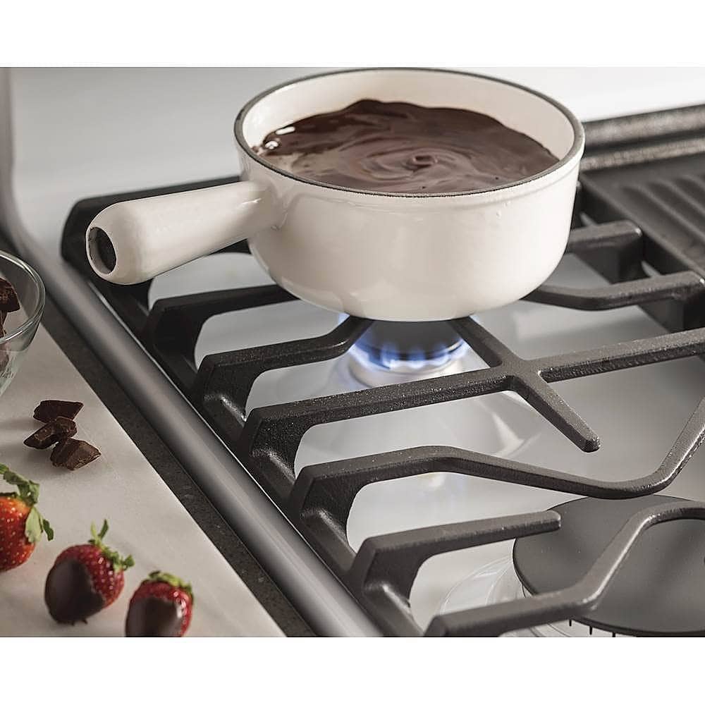 Alt View 18. GE - 5.0 Cu. Ft. Freestanding Gas Range - White.