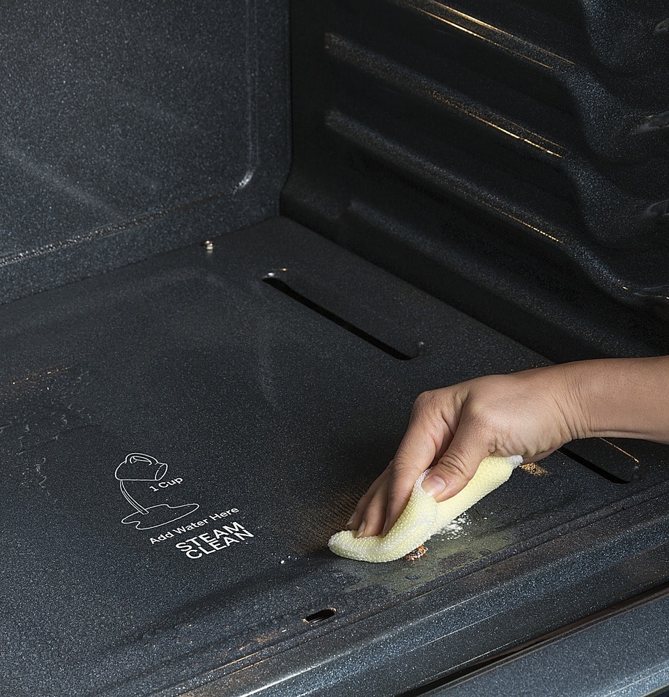 Alt View 23. GE - 5.0 Cu. Ft. Freestanding Gas Range - White.