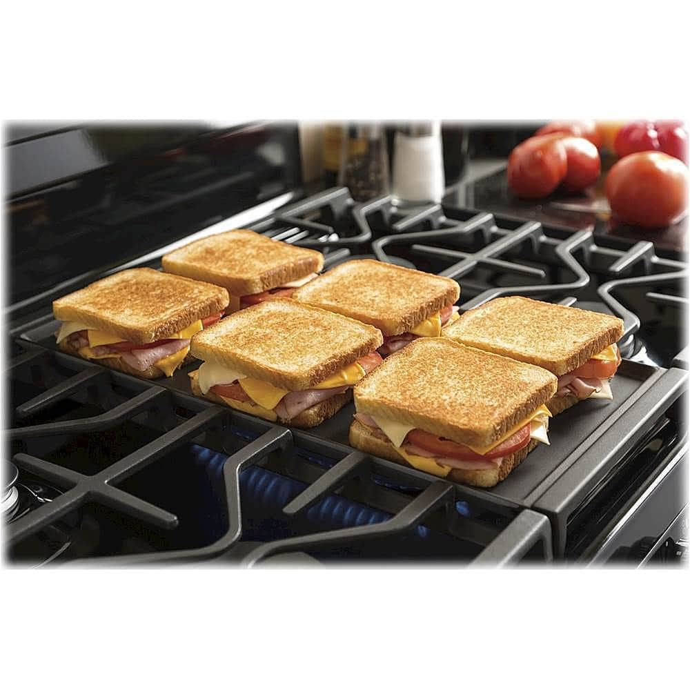 Alt View 14. GE - 5.0 Cu. Ft. Freestanding Gas Range - Black.