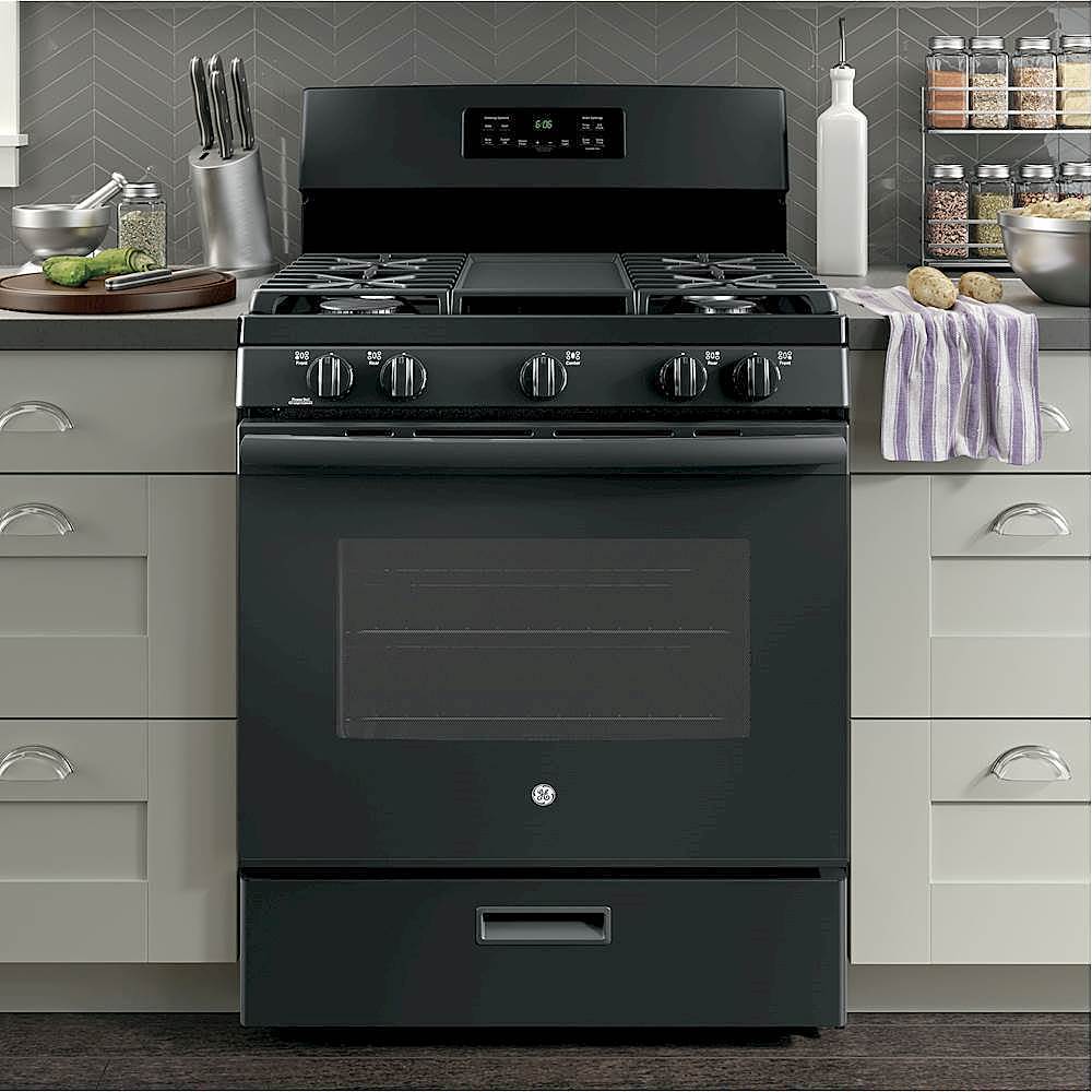 Alt View 15. GE - 5.0 Cu. Ft. Freestanding Gas Range - Black.