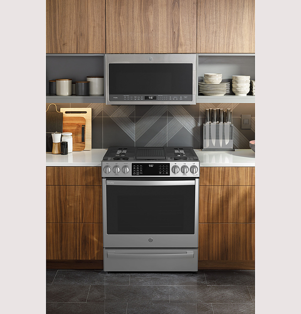 GE 30 in. 6.7 cu. ft. Convection Double Oven Slide-In Gas Range with 5  Sealed Burners & Griddle - Stainless Steel