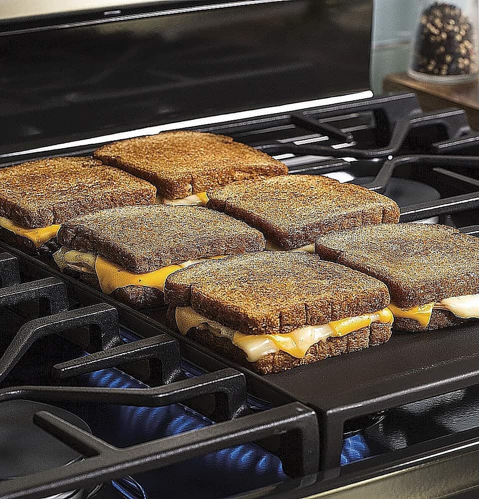 Alt View 15. GE - 5.6 Cu. Ft. Slide-In Gas Convection Range with Self-Steam Cleaning, Built-In Wi-Fi, and No-Preheat Air Fry - Stainless Steel.