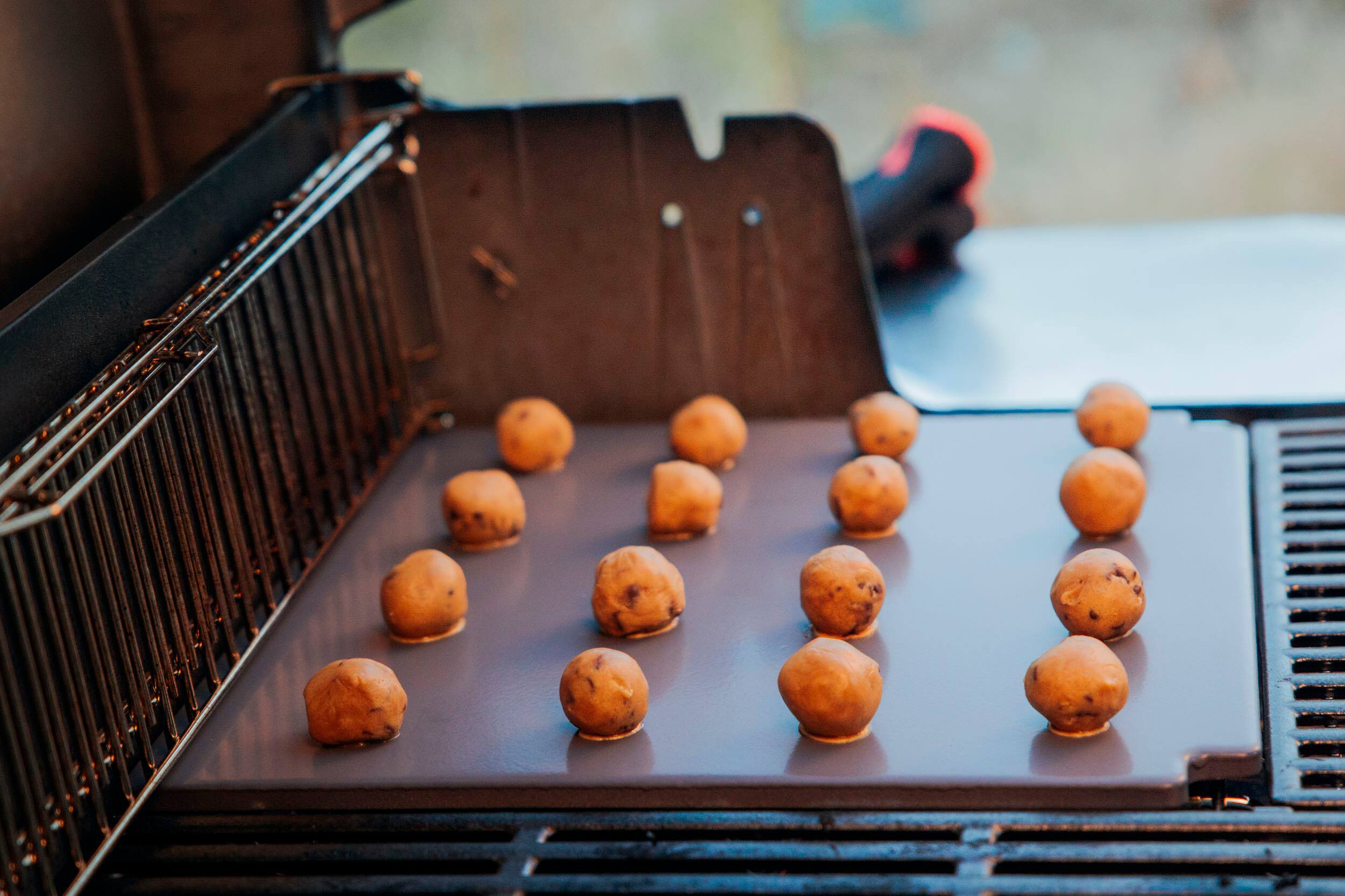 Alt View 14. Weber - Crafted Glazed Baking Stone - Gray.