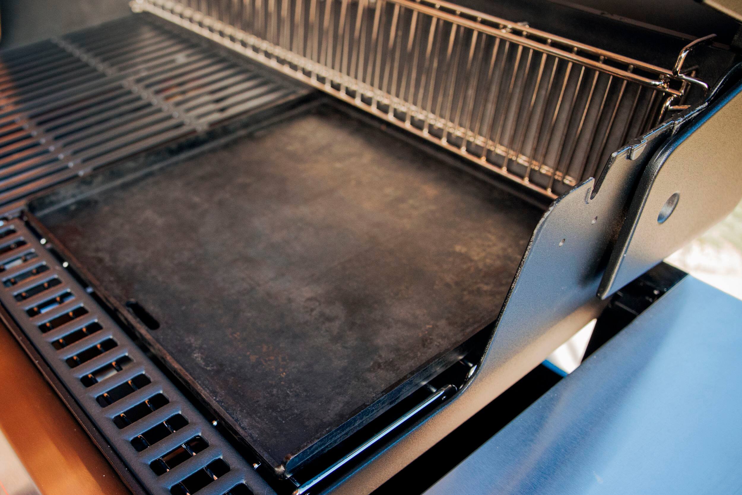 Alt View 12. Weber - Crafted Flat Top Griddle - GRAY.