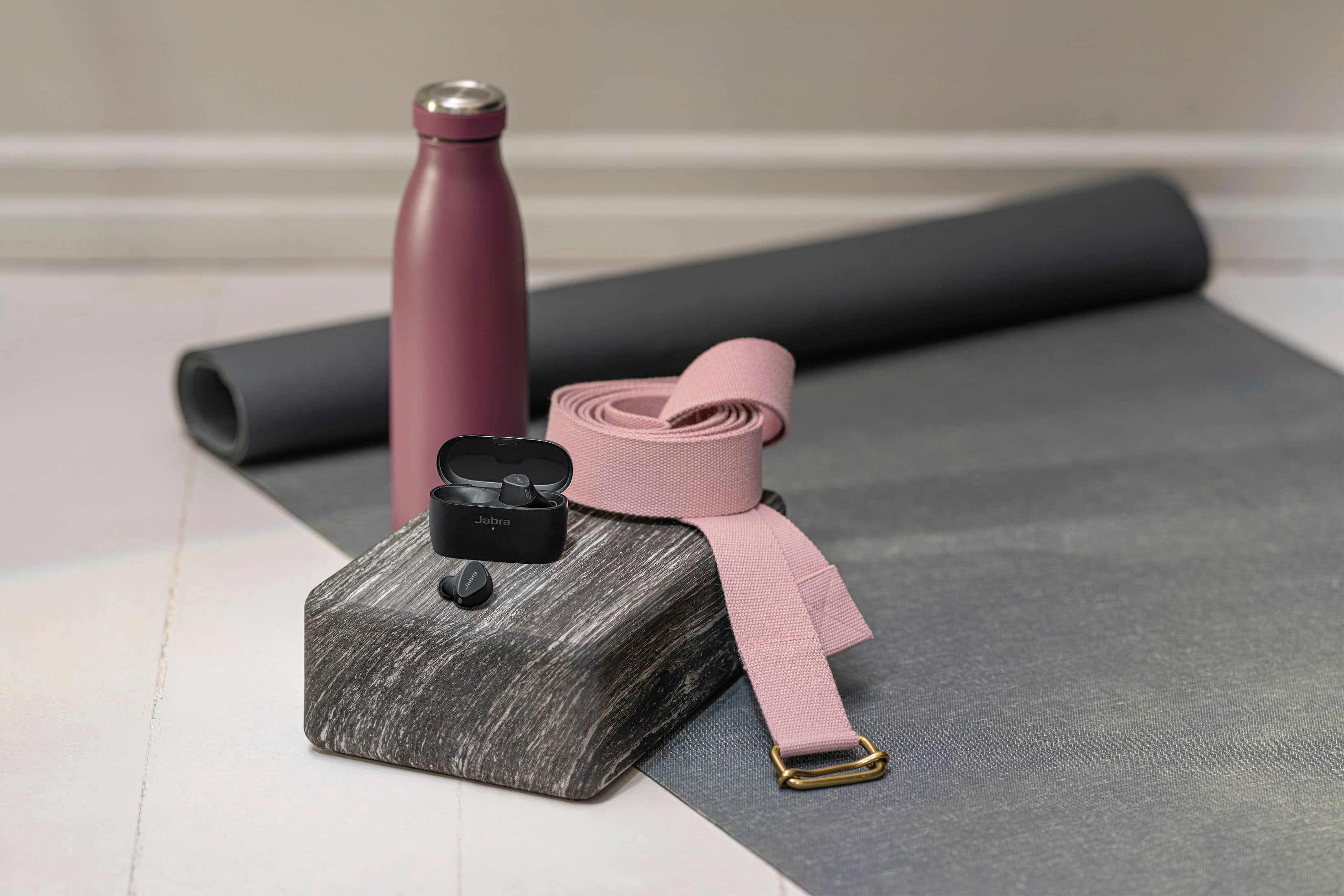 Left. Jabra - Elite 4 Active True Wireless Noise Cancelling In-Ear Headphones - Black.