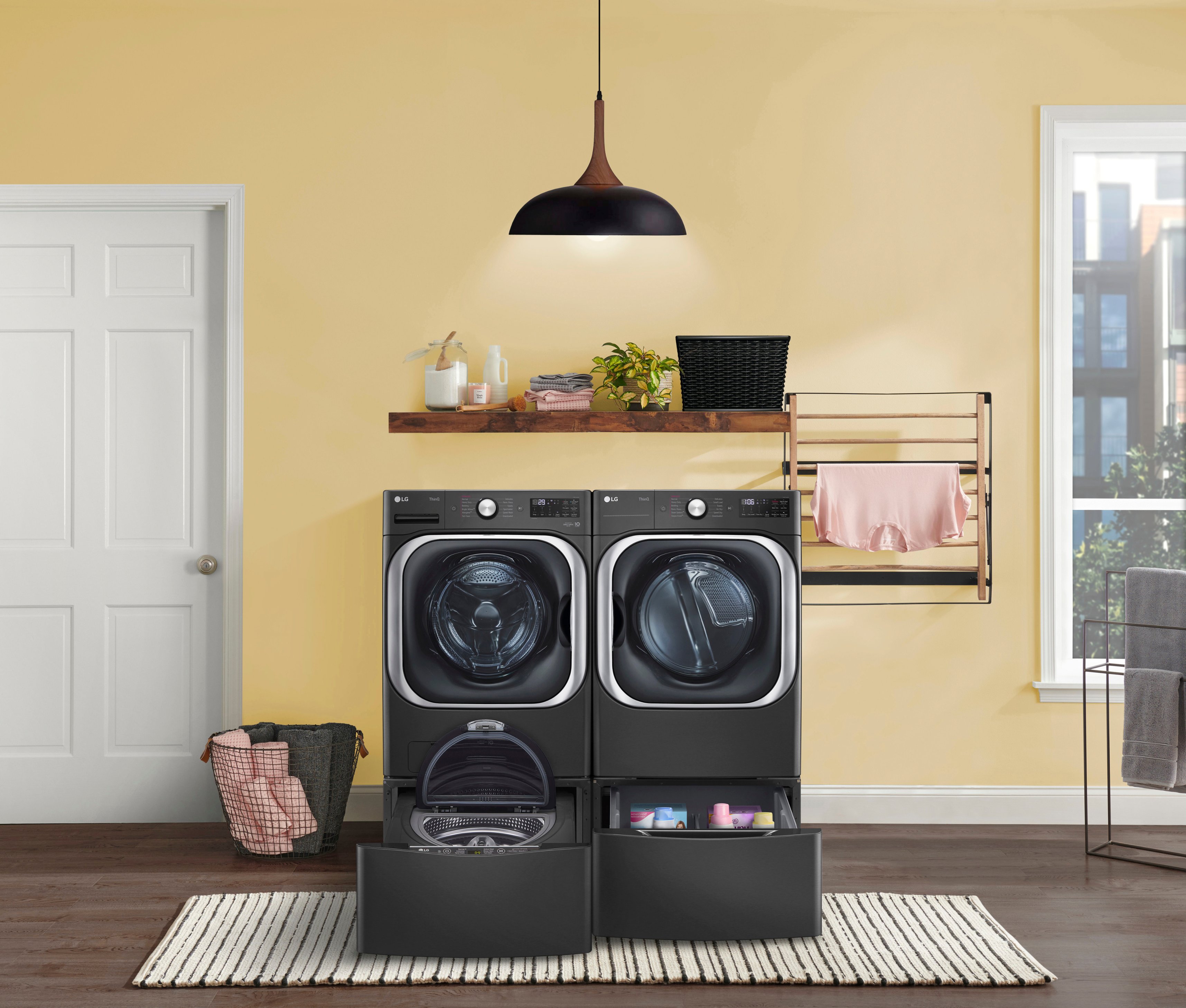 LG Gas Dryer with Built-In Intelligence & TurboSteam