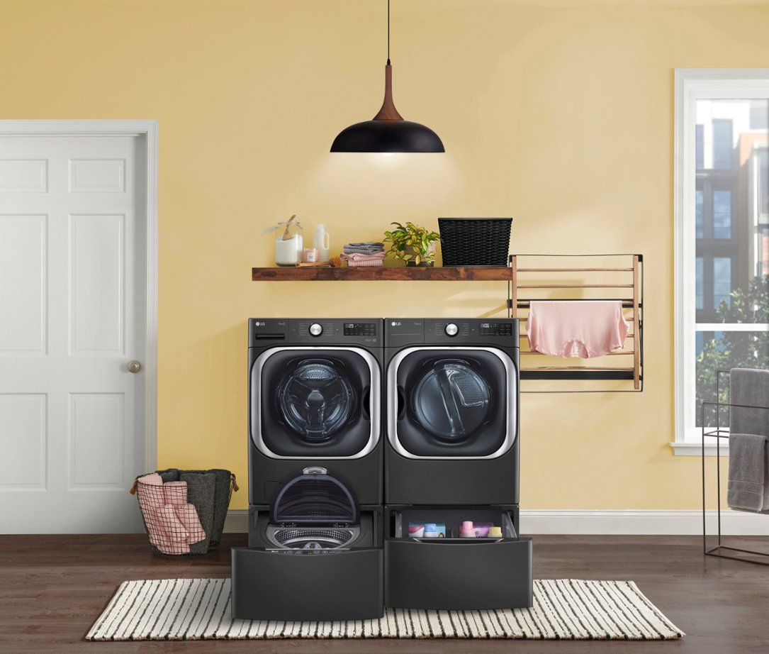 Zoom in on Alt View Zoom 19. LG - 9.0 Cu. Ft. Stackable Smart Gas Dryer with Steam and Built-In Intelligence - Black Steel.