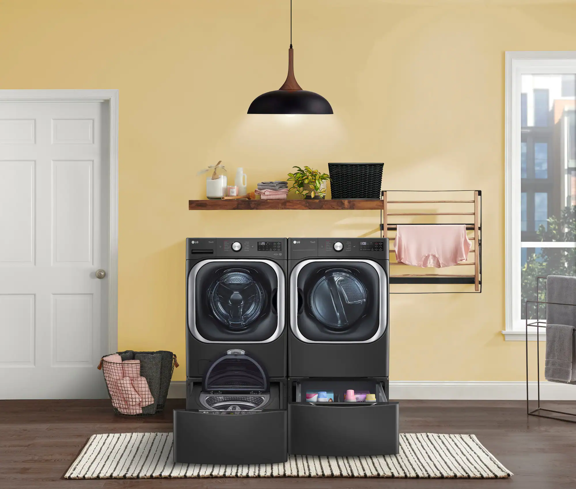 Zoom in on Alt View 22. LG - 9.0 Cu. Ft. Stackable Smart Electric Dryer with Steam and Built-In Intelligence - Black Steel.