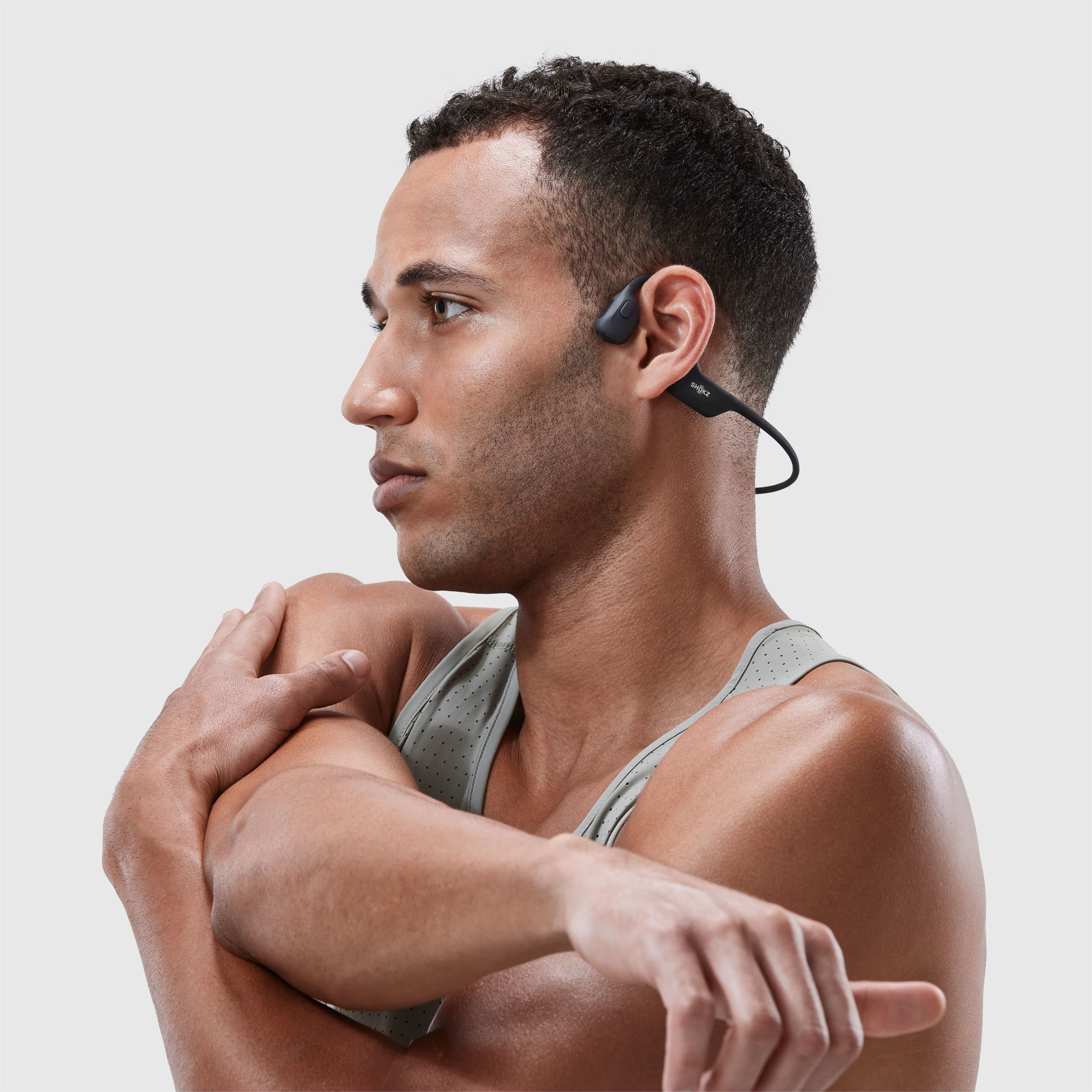 Shokz OpenRun Pro Premium Bone Conduction Open-Ear Sport Headphones Black  S810-ST-BK-US - Best Buy