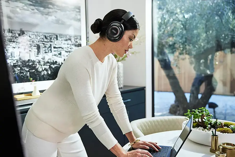 Alt View 21. Mark Levinson - № 5909 Premium High-Resolution Wireless Adaptive Noise Cancelling Headphone - Ice Pewter.