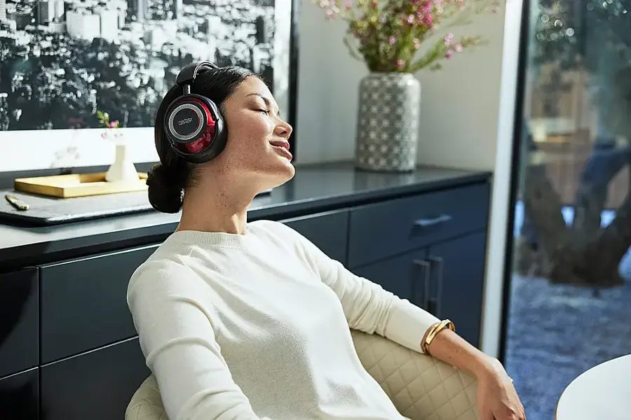 Alt View 22. Mark Levinson - № 5909 Premium High-Resolution Wireless Adaptive Noise Cancelling Headphone - Ice Pewter.