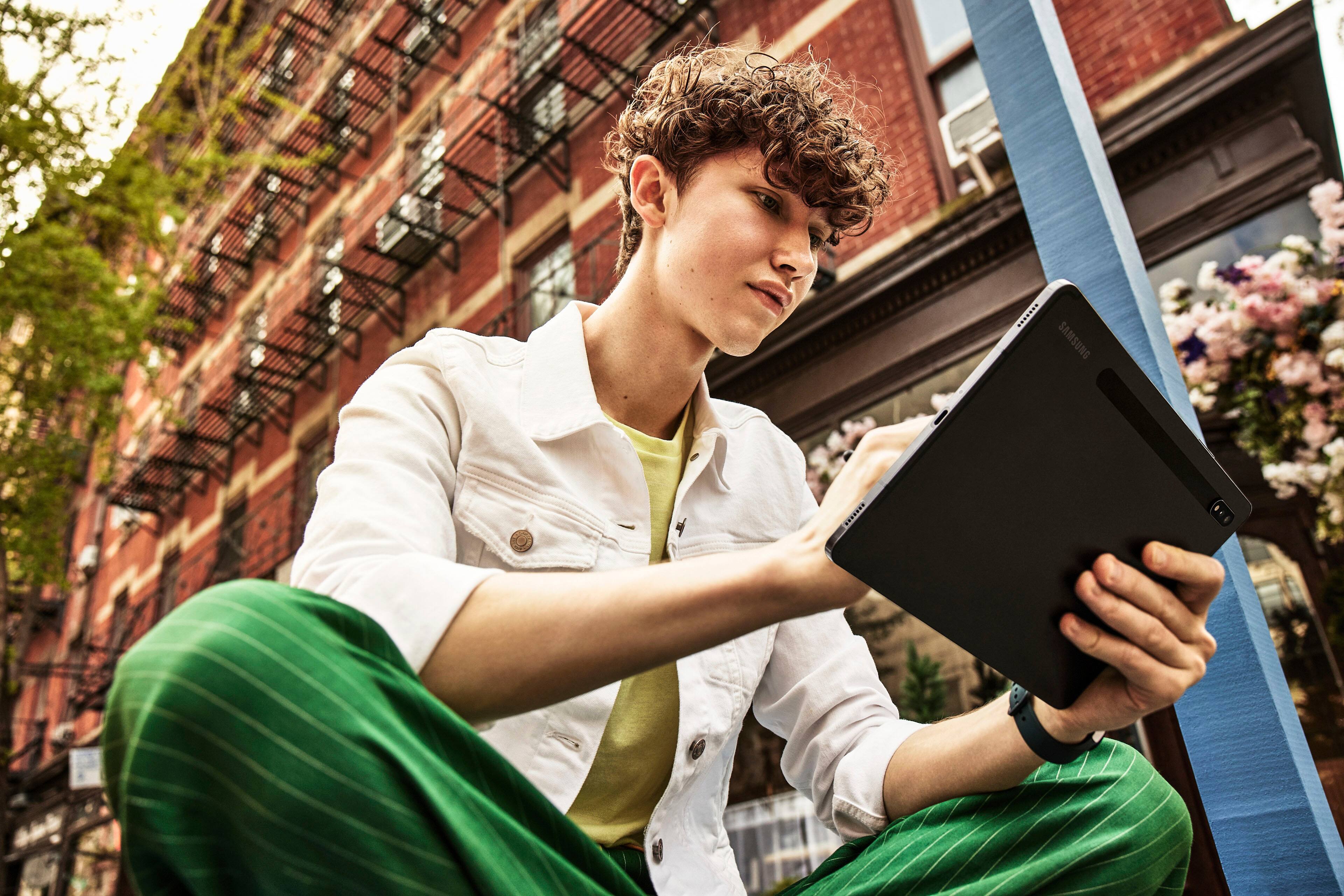 Alt View 19. Samsung - Galaxy Tab S8 - 11" 256GB - Wi-Fi - with S-Pen - Graphite.
