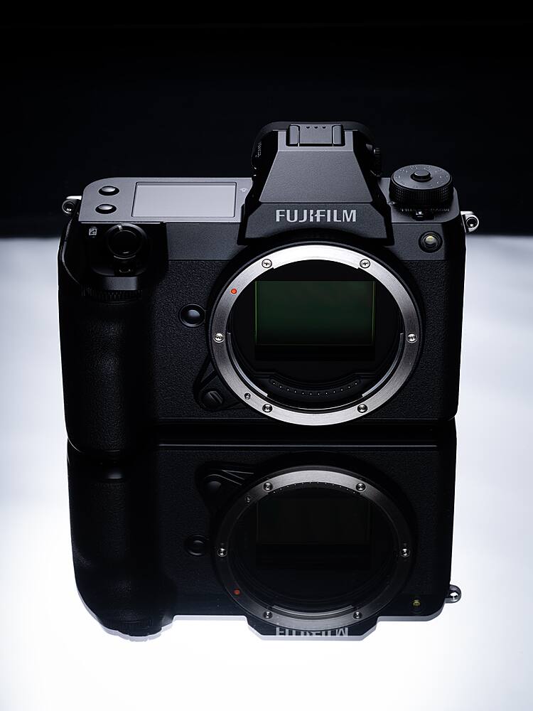 Alt View 19. Fujifilm - GFX50S II Mirorrless Camera with Fujinon GF35-70mmF4.5-5.6 WR Lens - Black.