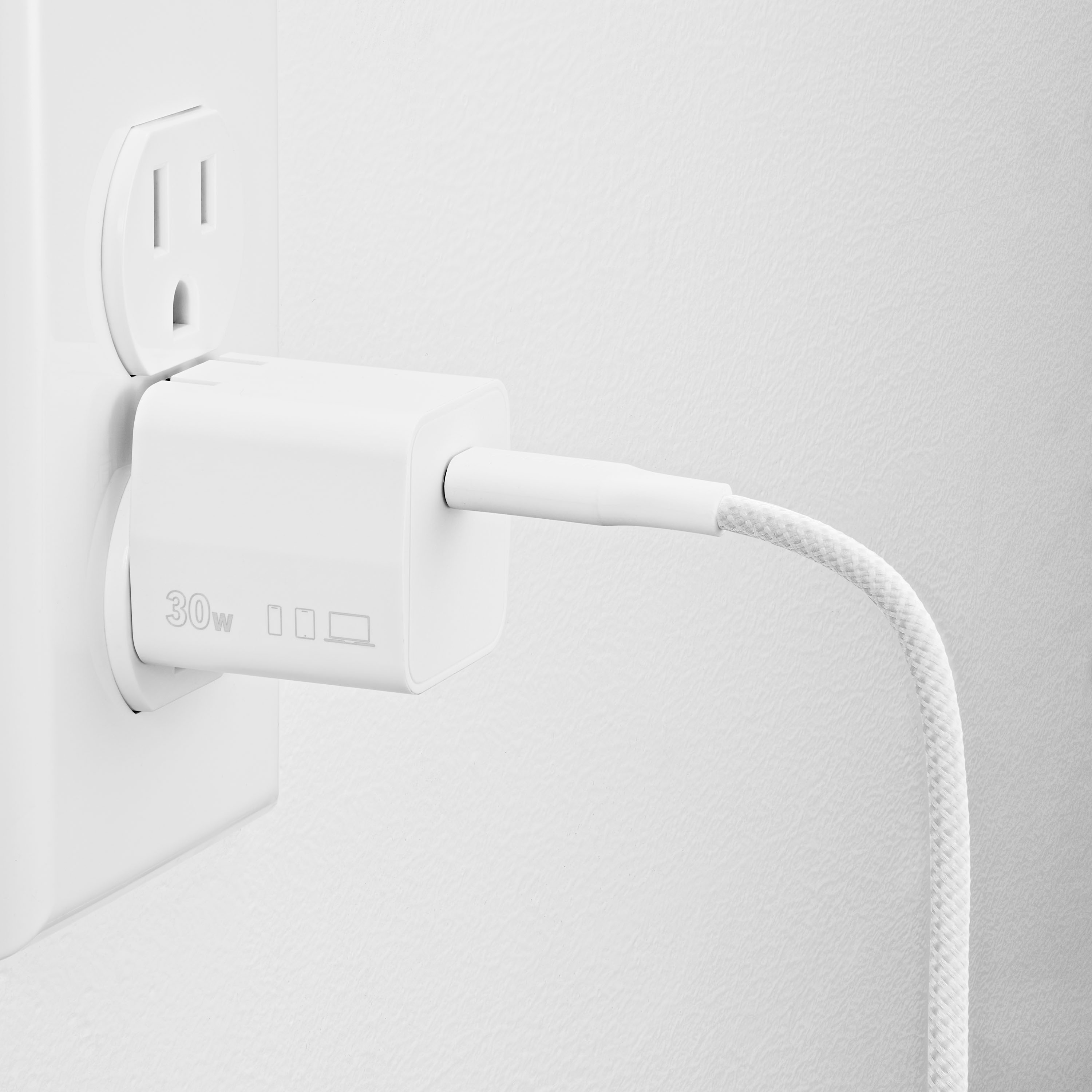 How do you choose an Apple iPhone 14 charger? - Coolblue - anything for a  smile