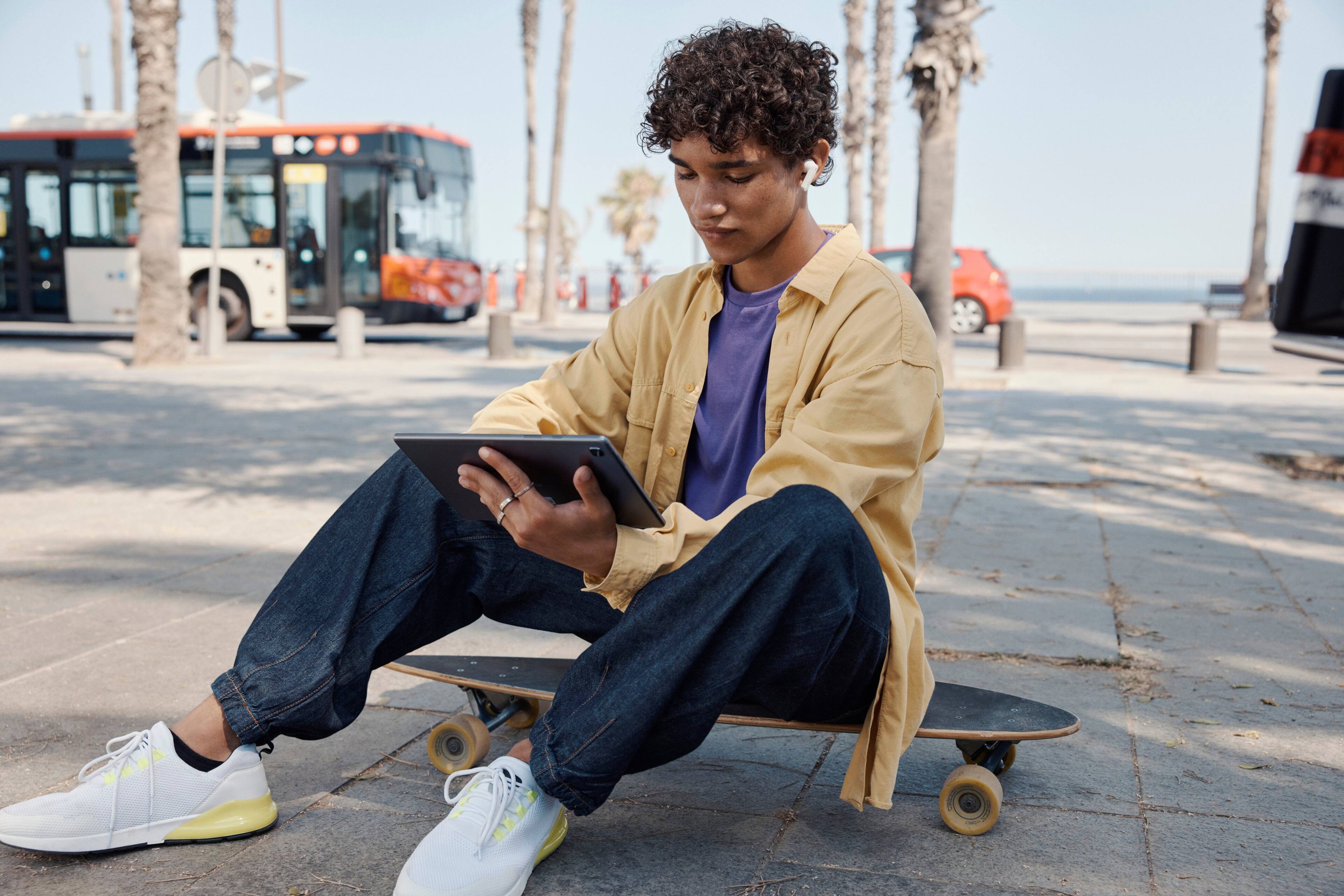 Alt View 20. JBL - Tune 230NC True Wireless Noise Cancelling In-Ear Earbuds.