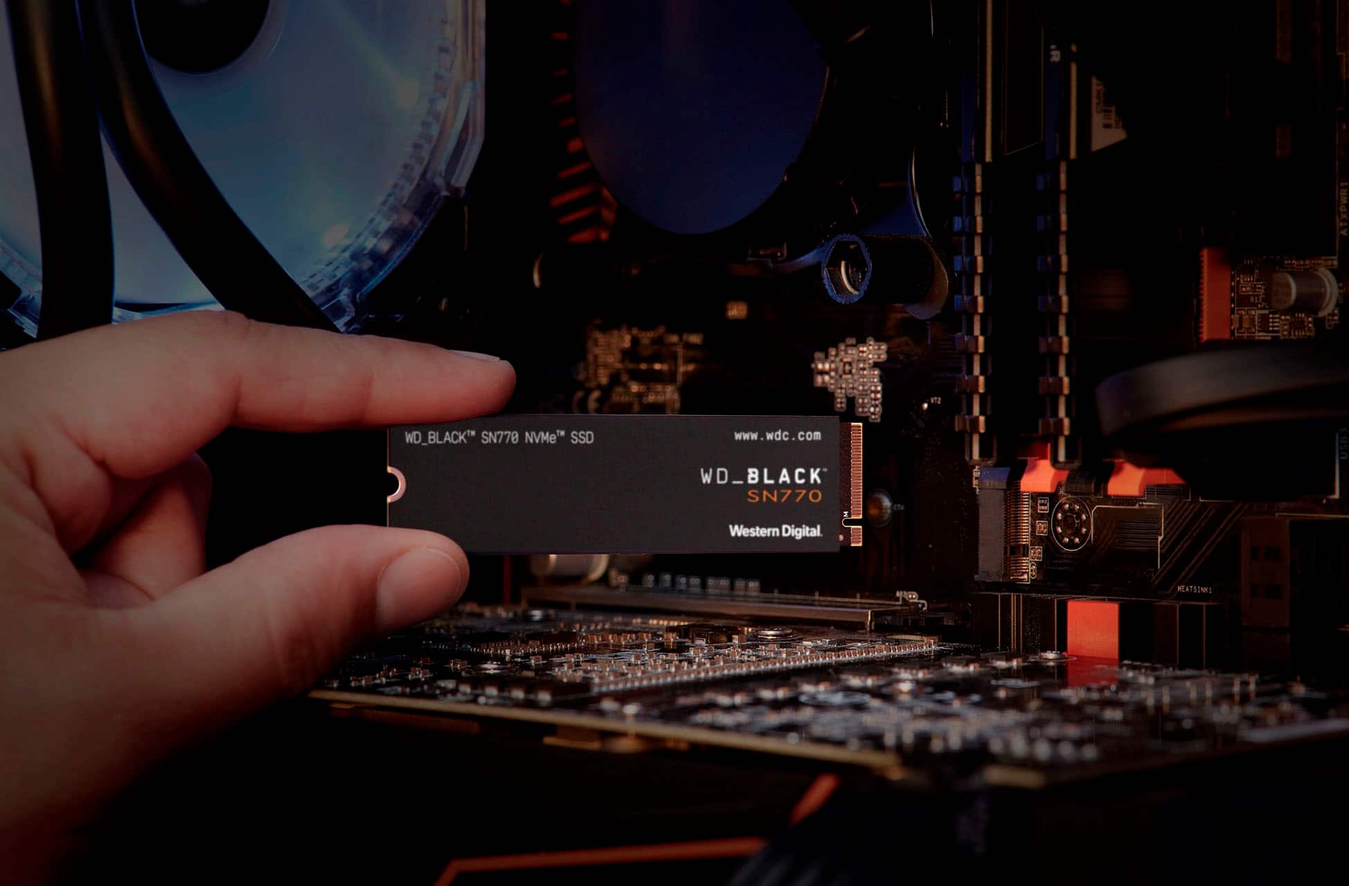 Alt View 13. WD - BLACK SN770 1TB Internal SSD PCIe Gen 4 x4 - Black.