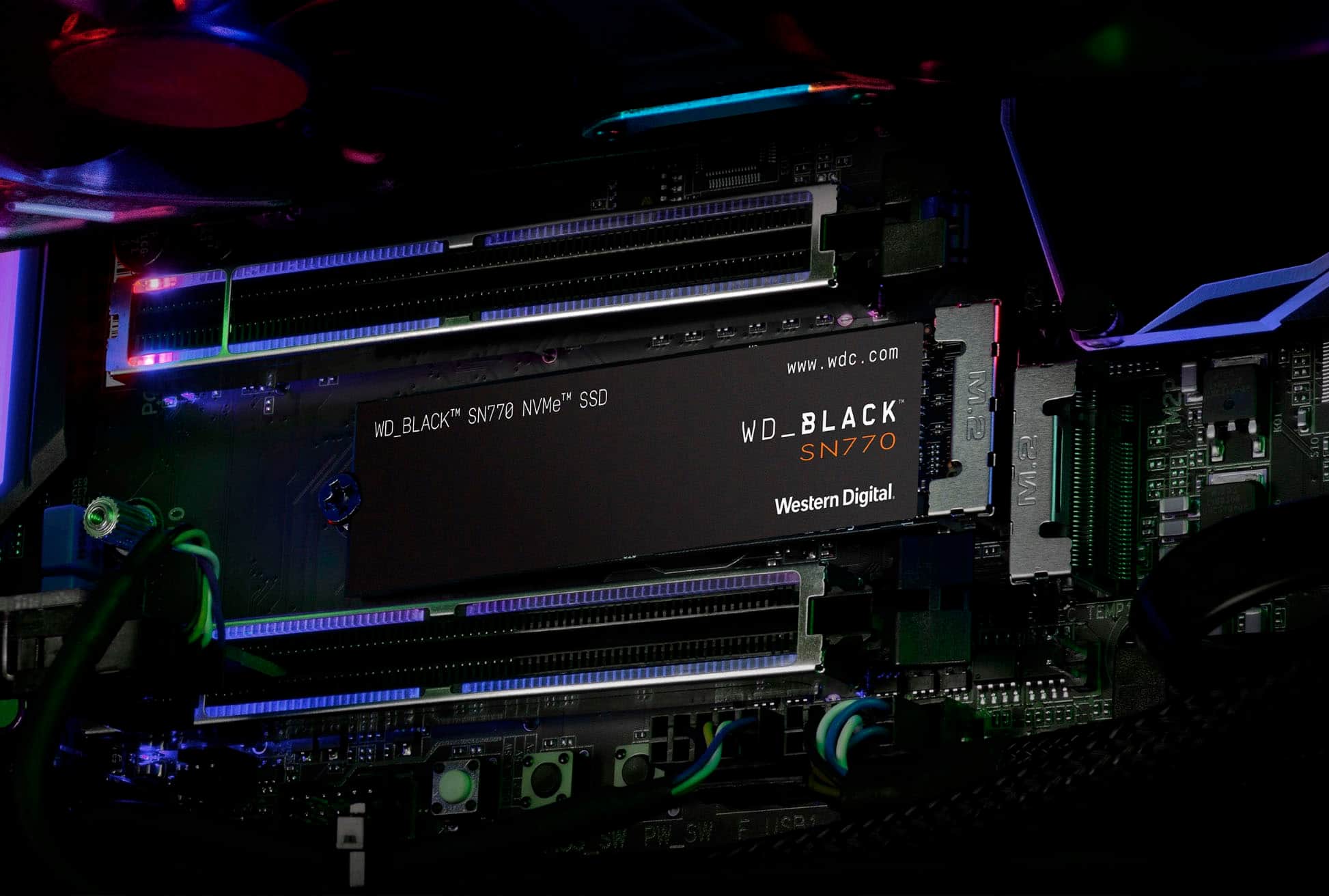 Alt View 14. WD - BLACK SN770 1TB Internal SSD PCIe Gen 4 x4 - Black.