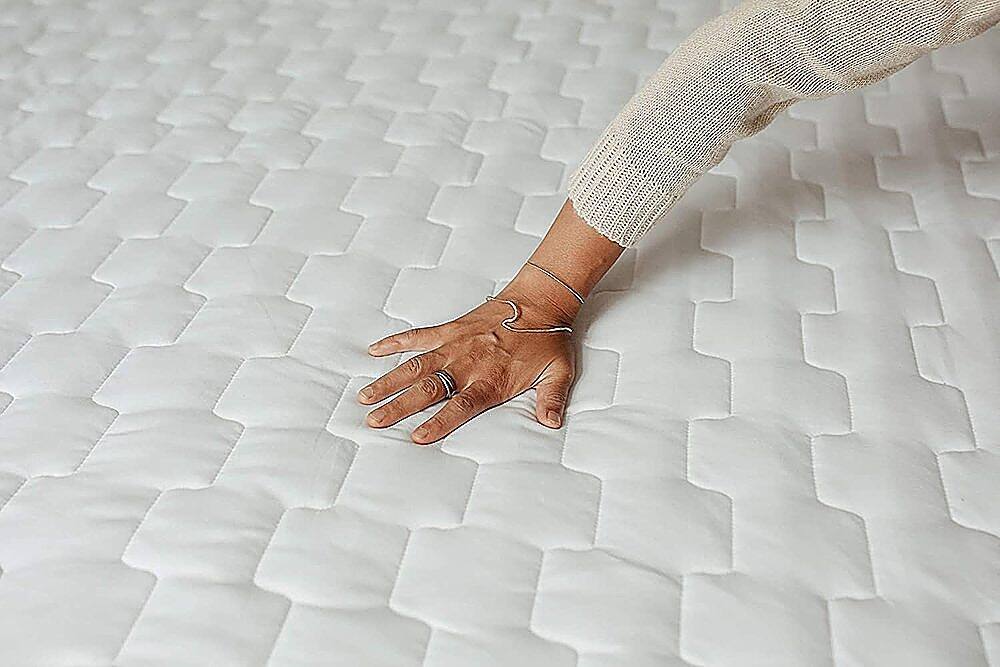 Alt View 17. ChiliSleep - Cube Cooling & Heating Mattress Pad - King + Cleaning Solution - White.