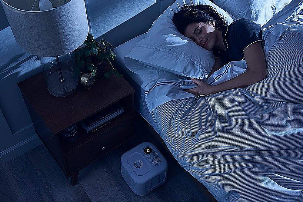 Alt View 20. ChiliSleep - Cube Cooling & Heating Mattress Pad - King + Cleaning Solution - White.