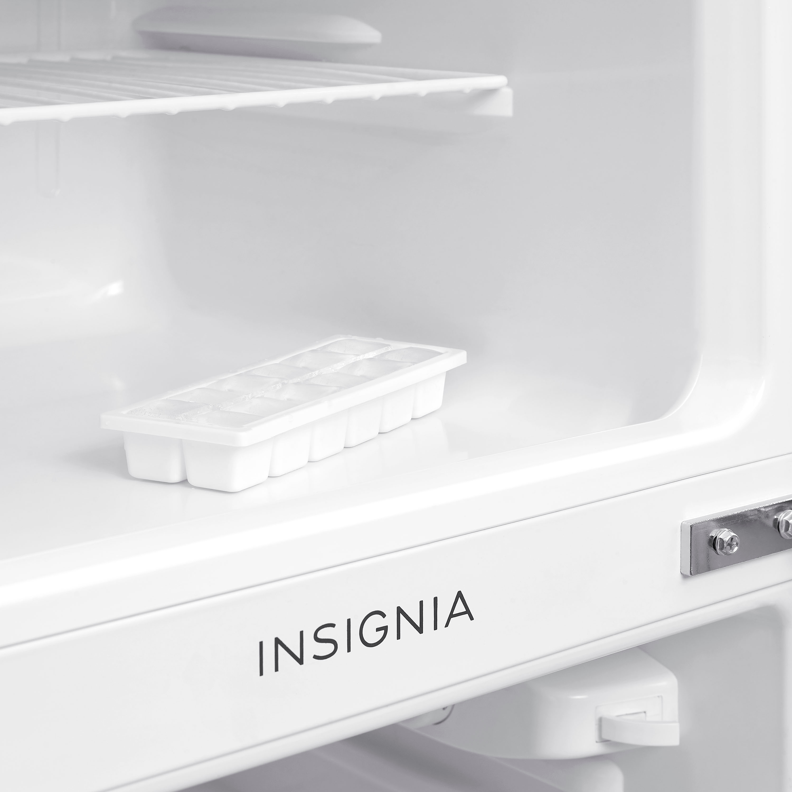 Insignia™ 4.5 Cu. Ft. Retro Mini Fridge with Top Freezer Mint NS-CFR45M3 -  Best Buy