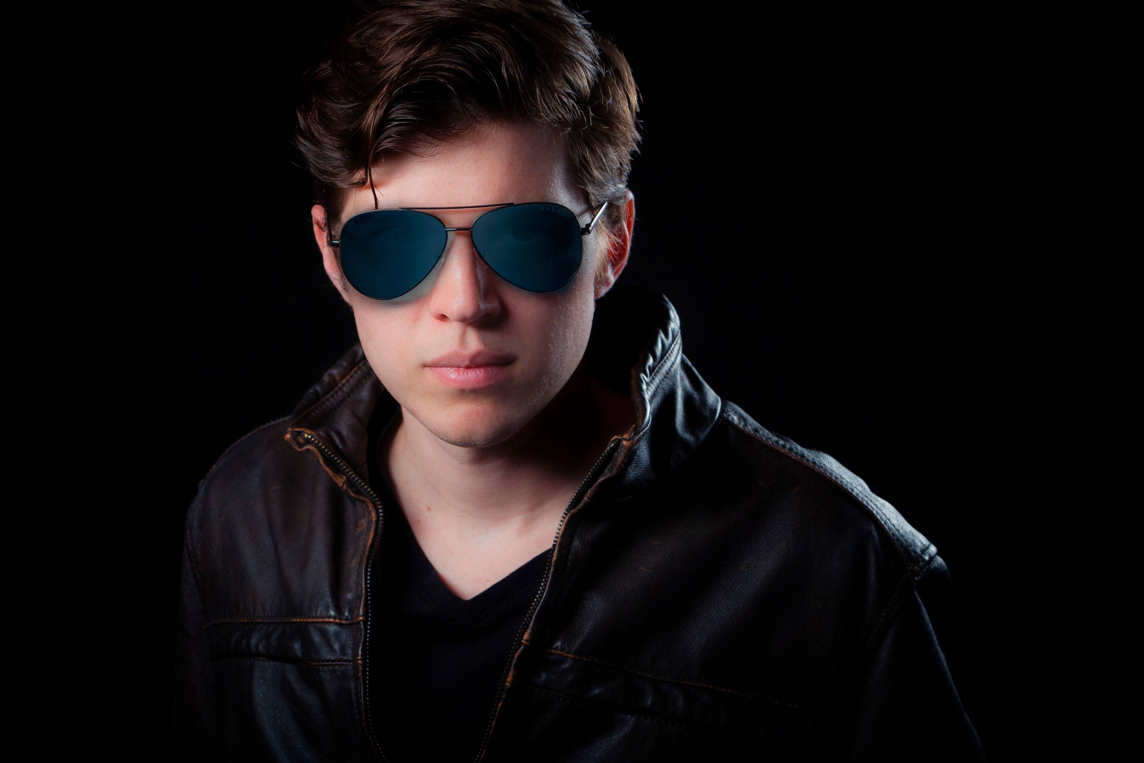 Angle. GUNNAR - GUNNAR - Maverick  Computer Glasses with Blue Light Reduction , SUN Lenses - Gunmetal.