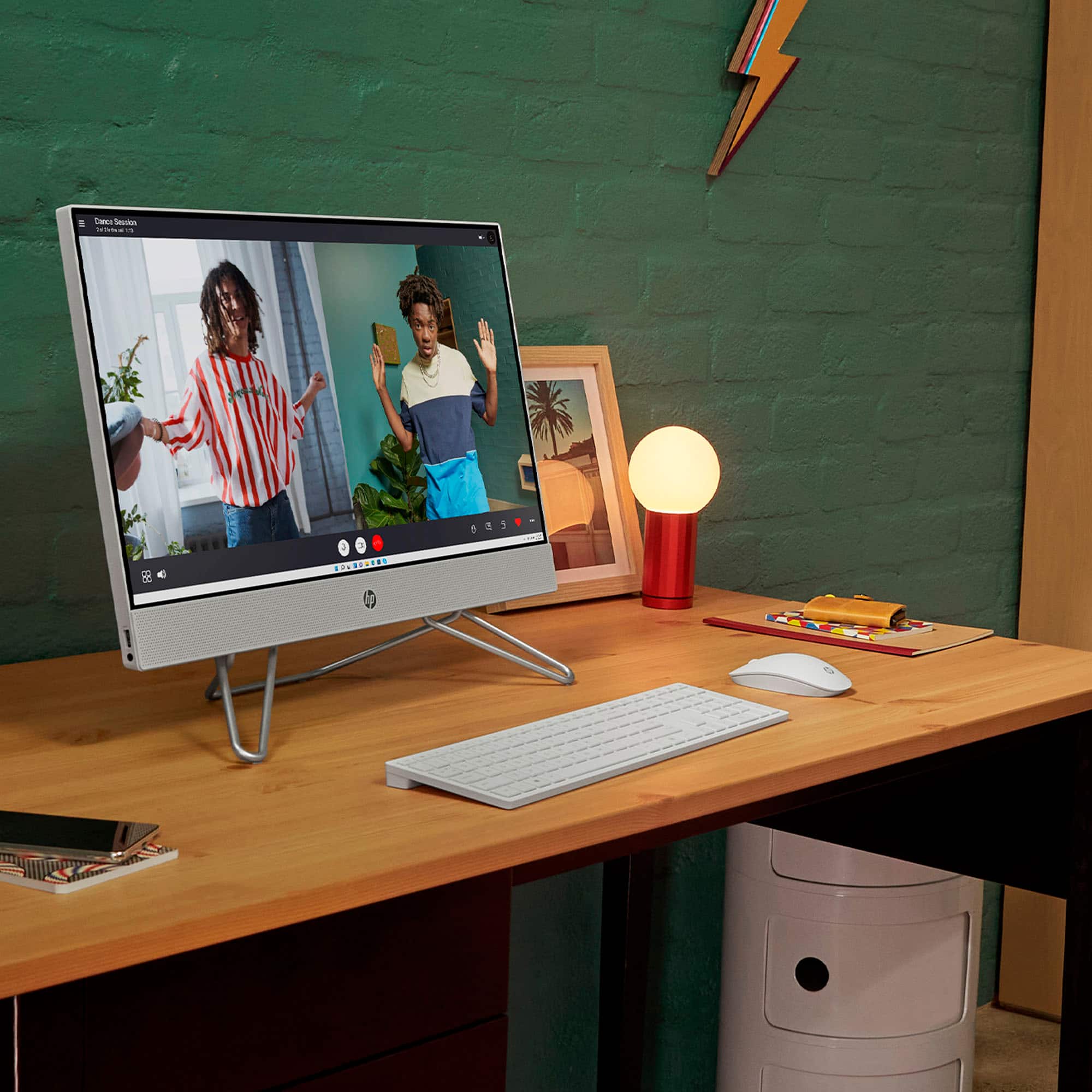 Alt View 5. HP - 24" Touch-Screen All-In-One - AMD Ryzen 5 - 8GB Memory - 1TB SSD - Starry White.