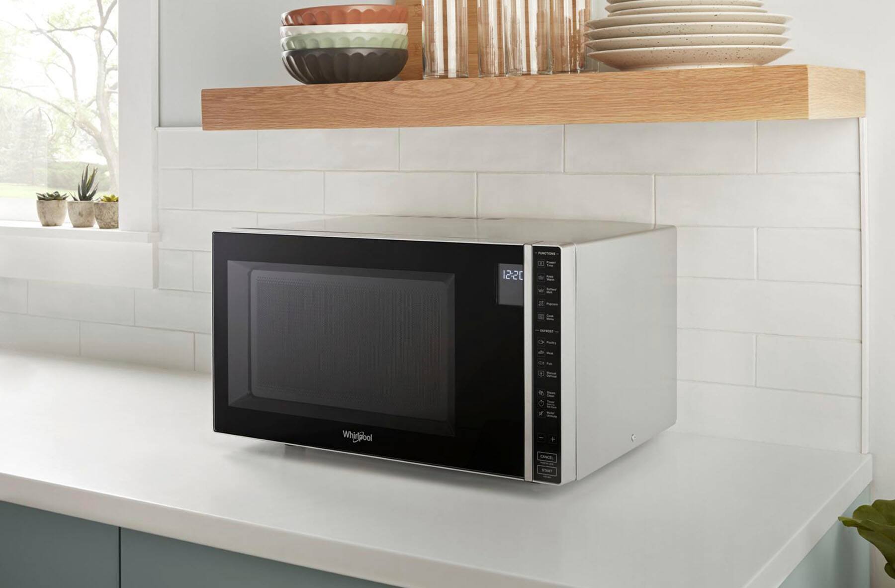 The text on the image reads "220V - 1200W."