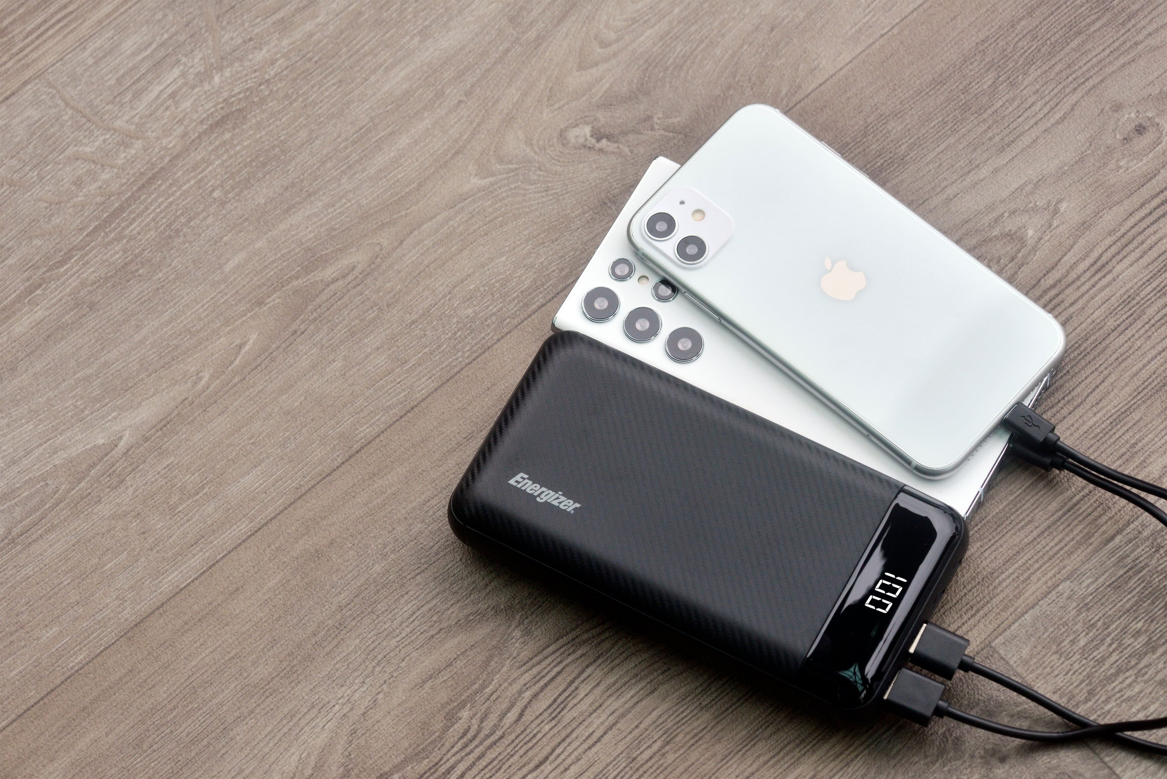 Alt View 11. Energizer - MAX 30,000mAh 15W USB-C 3-Port Universal Portable Battery Charger/Power Bank w/ LCD screen for Smartphones & Accessories - Black.