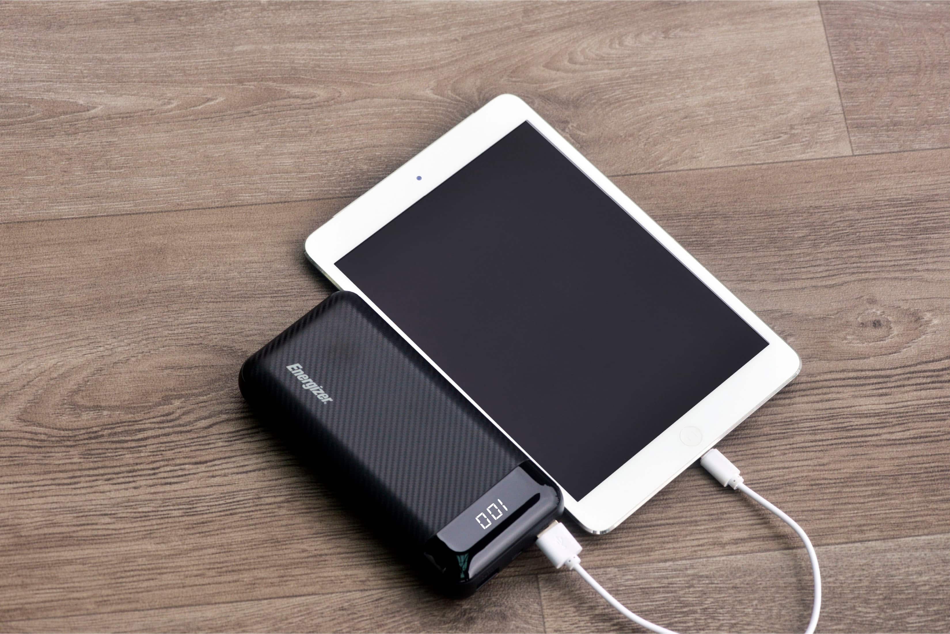 Alt View 11. Energizer - MAX 20,000mAh 15W USB-C 3-Port Universal Portable Battery Charger/Power Bank w/ LCD screen for Smartphones & Accessories - Black.